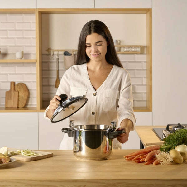 Pressure Cooker - Classic Moments 8L - Medaid International