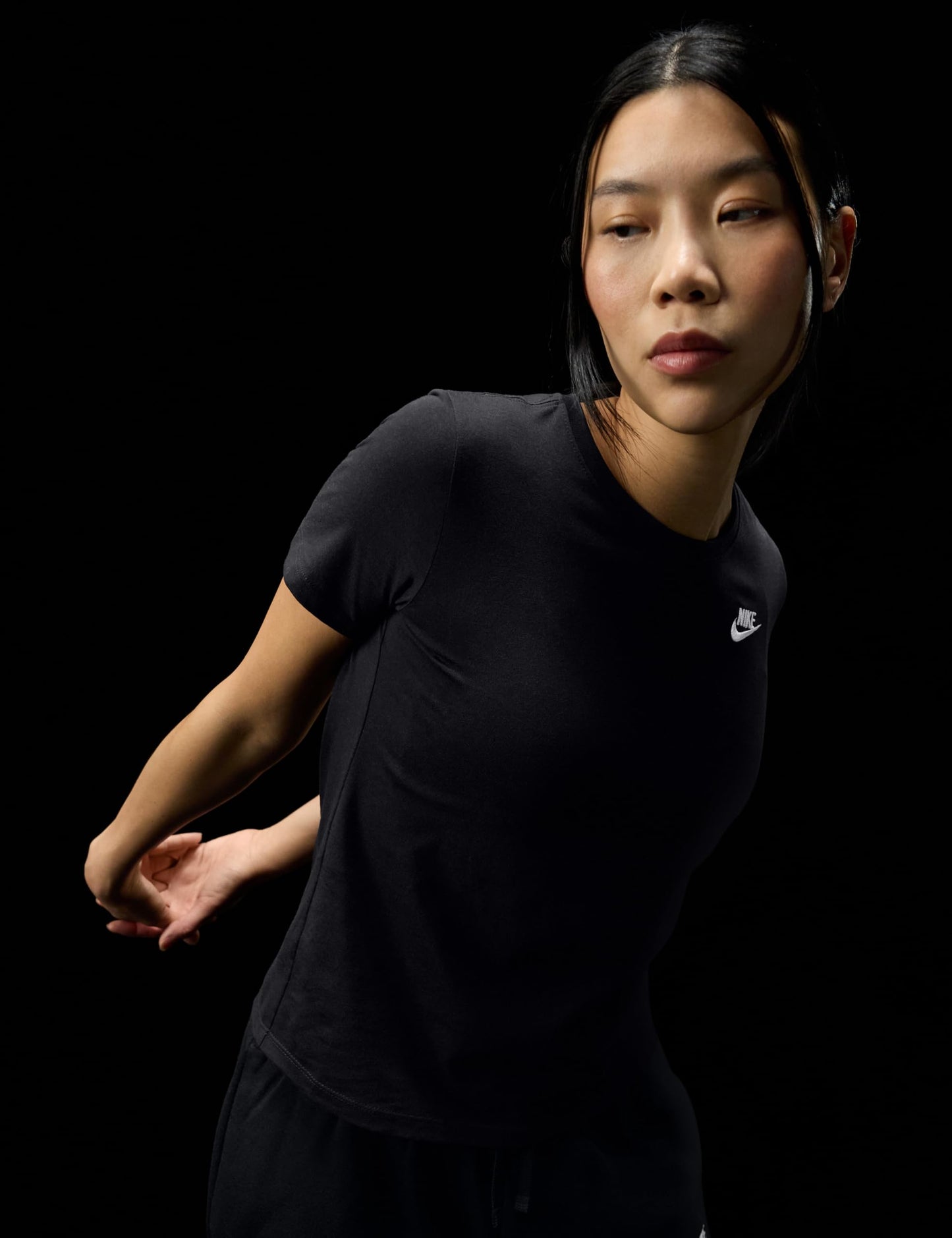 Nike Women's Sportswear Club Essentials T-Shirt, Black/White, Medium - Medaid International