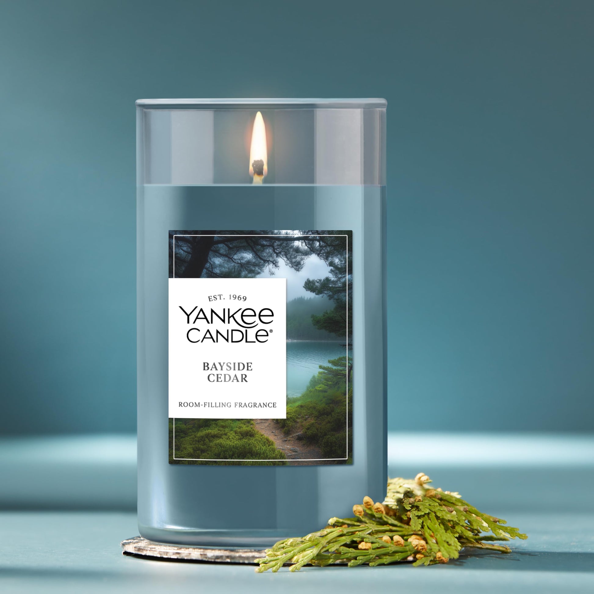 Yankee Candle Medium Pillar Scented Candle with up to 115 Hour Burn Time, Premium Plant Wax Blend for Consistent Burn, 14.25 oz Pillar Candle with Room Filling Fragrance, Bayside Cedar - Medaid International