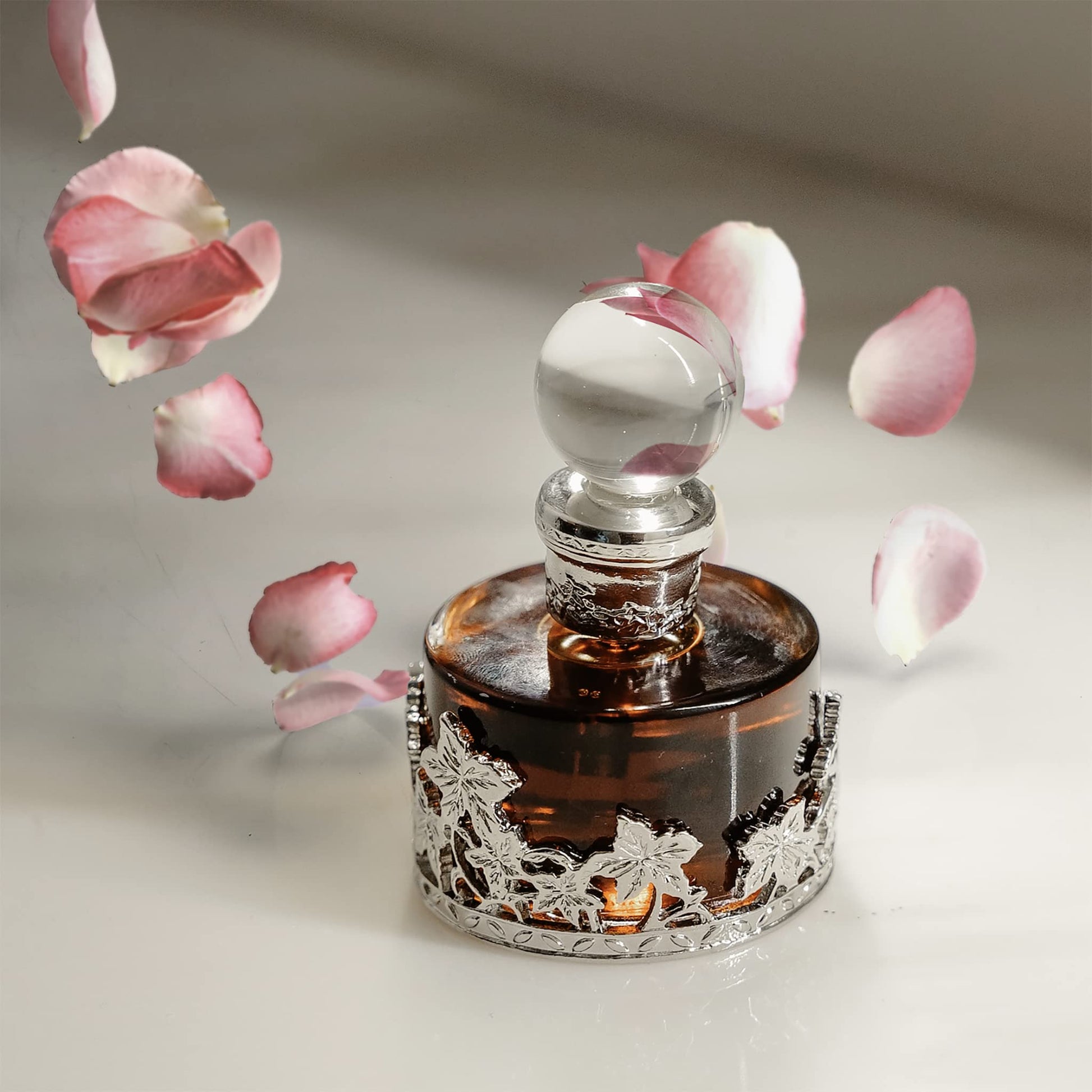 Swiss Arabian Mukhalat Malaki - Concentrated Perfume Oil - Perfume for Women and Men - Notes of Turkish Rose, Saffron, and Cambodian Oud - 1 oz - Medaid International