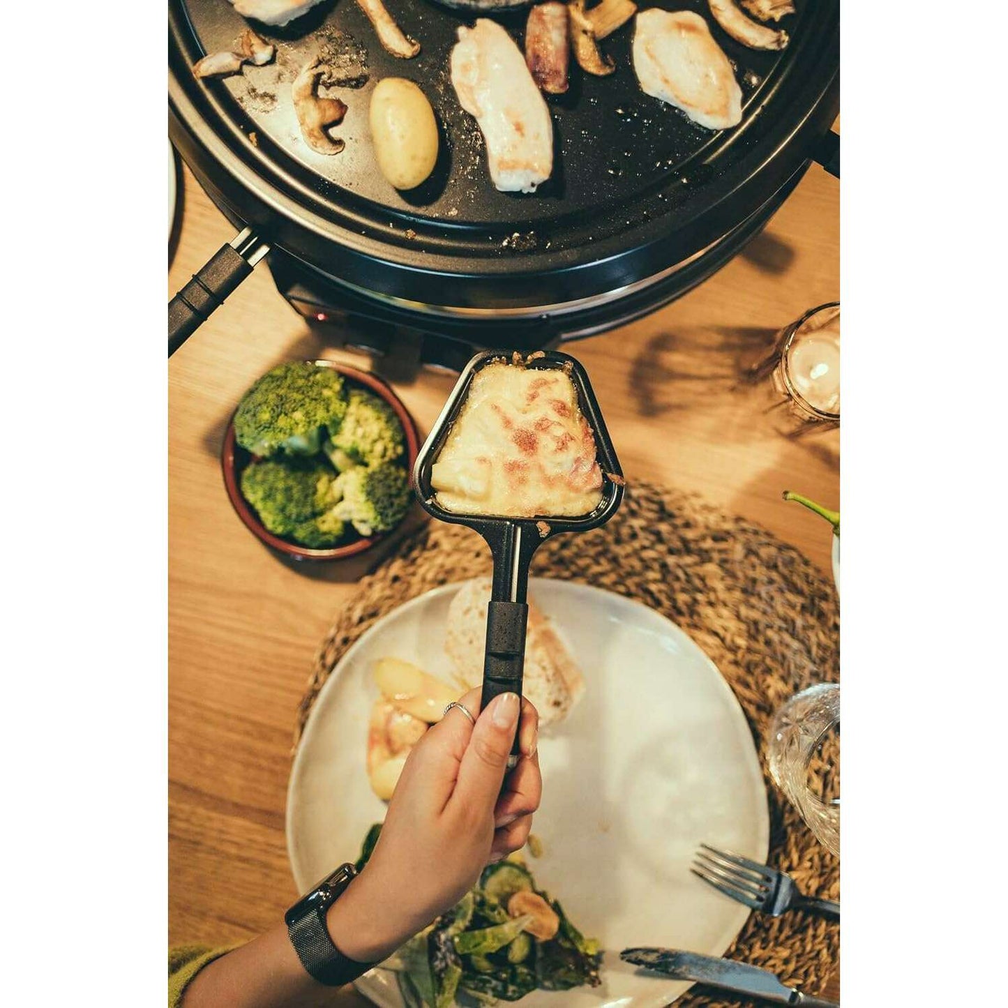 Raclette & Fondue Set - 8 Persons, 1900w - Medaid International