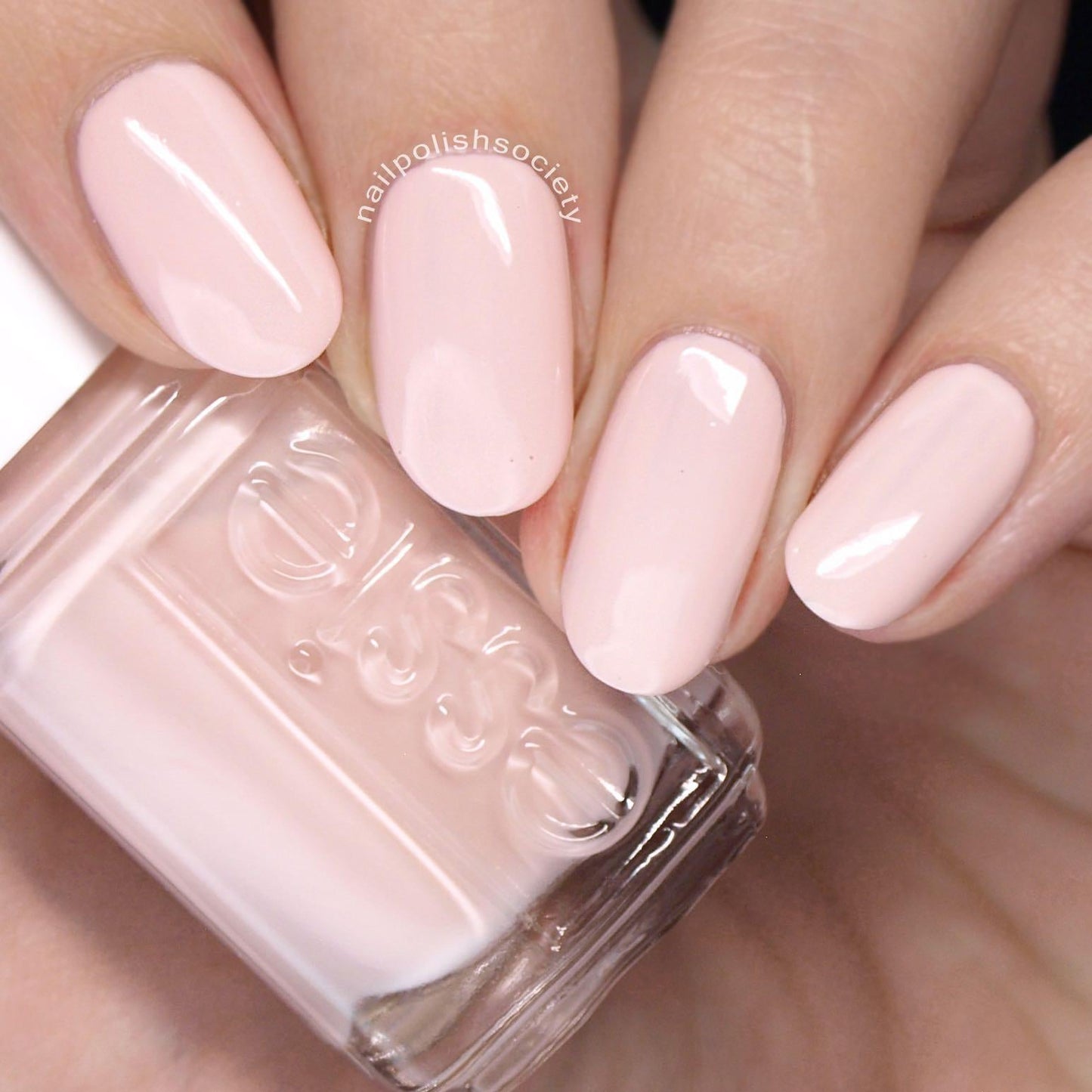 ESSIE TREAT LOVE & COLOR - 27 PINKED TO PERFECTION - Medaid International