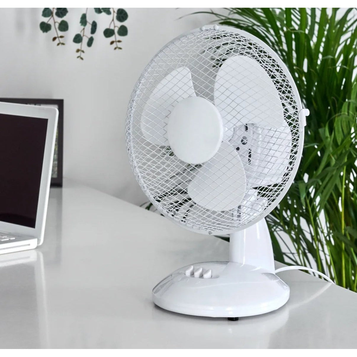 electric desk fan chrome, white lentz 23cm 30 watt - Medaid