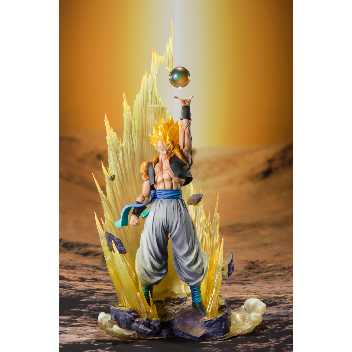 Dragon Ball Super Saiyan GOGETA FIGUARTS ZER By Bandai Tamashii - Medaid International