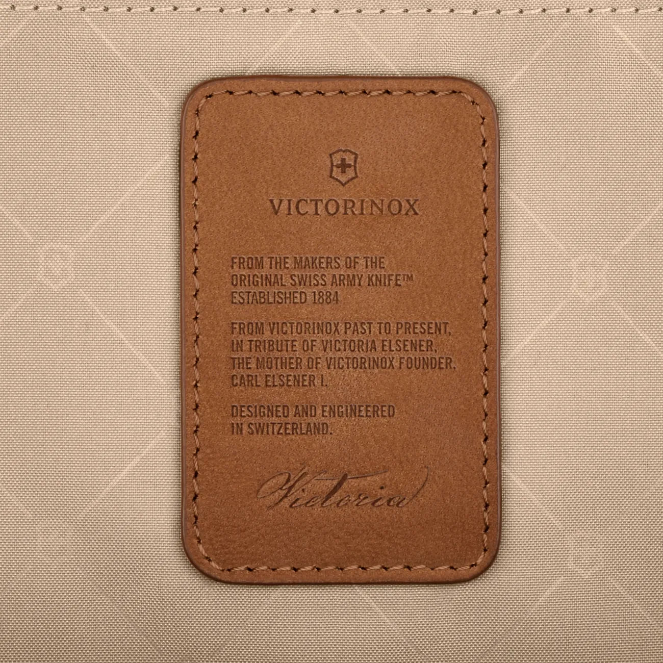 buy-victoria-signature-beauty-case-612212-lebanon-1 - Medaid International