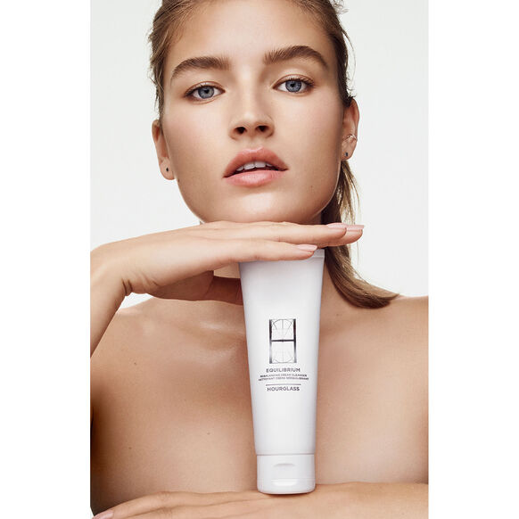 hourglass-equilibrium-rebalancing-cream-cleanser-110-ml - Medaid