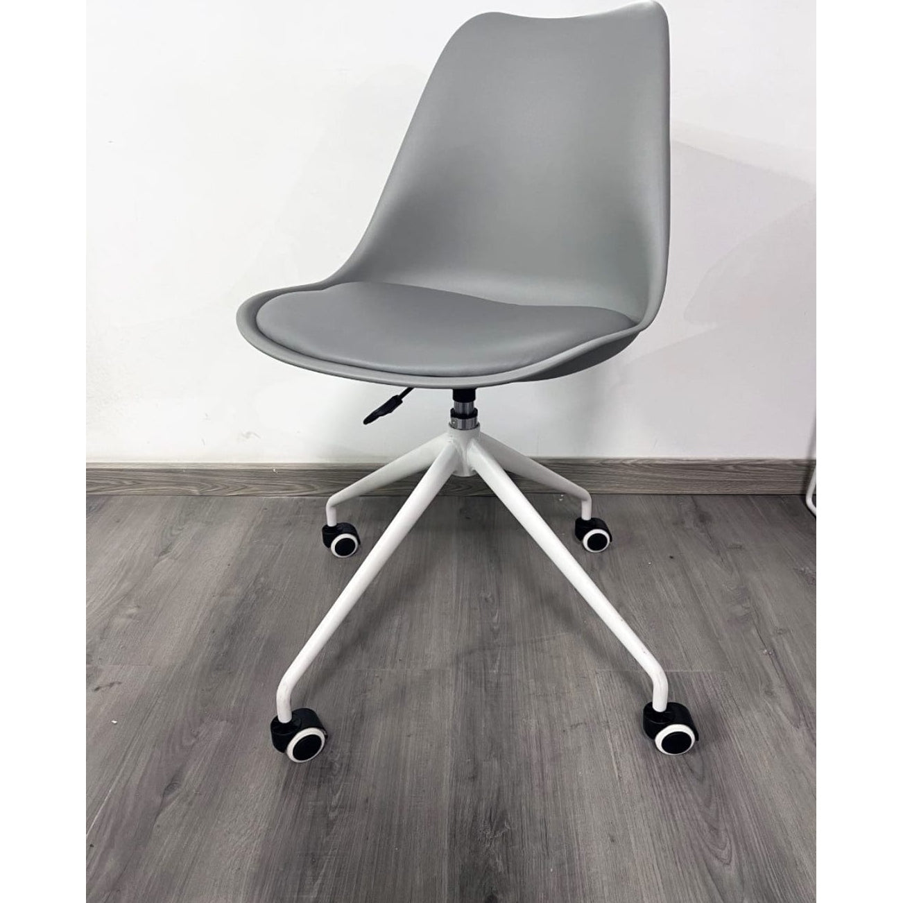 Aura - Office Desk Chair - Medaid