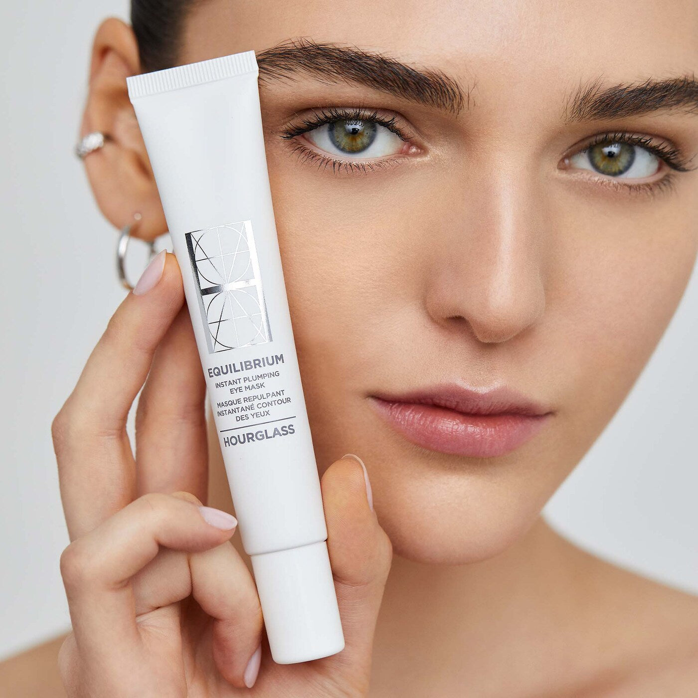 hourglass-equilibrium-instant-plumping-eye-mask-30-ml - Medaid International