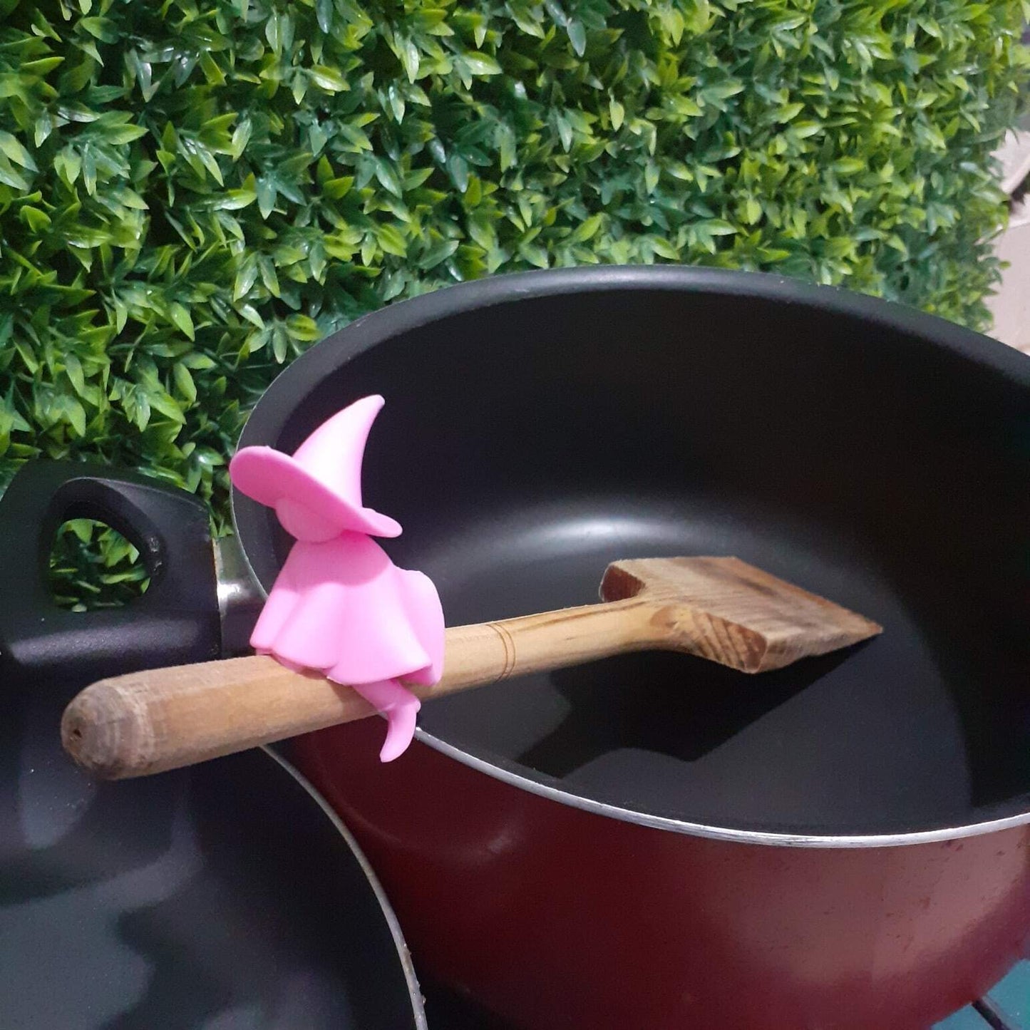 Witch Pot Lid Holder, Witch Spoon holder and steam releaser - Medaid International