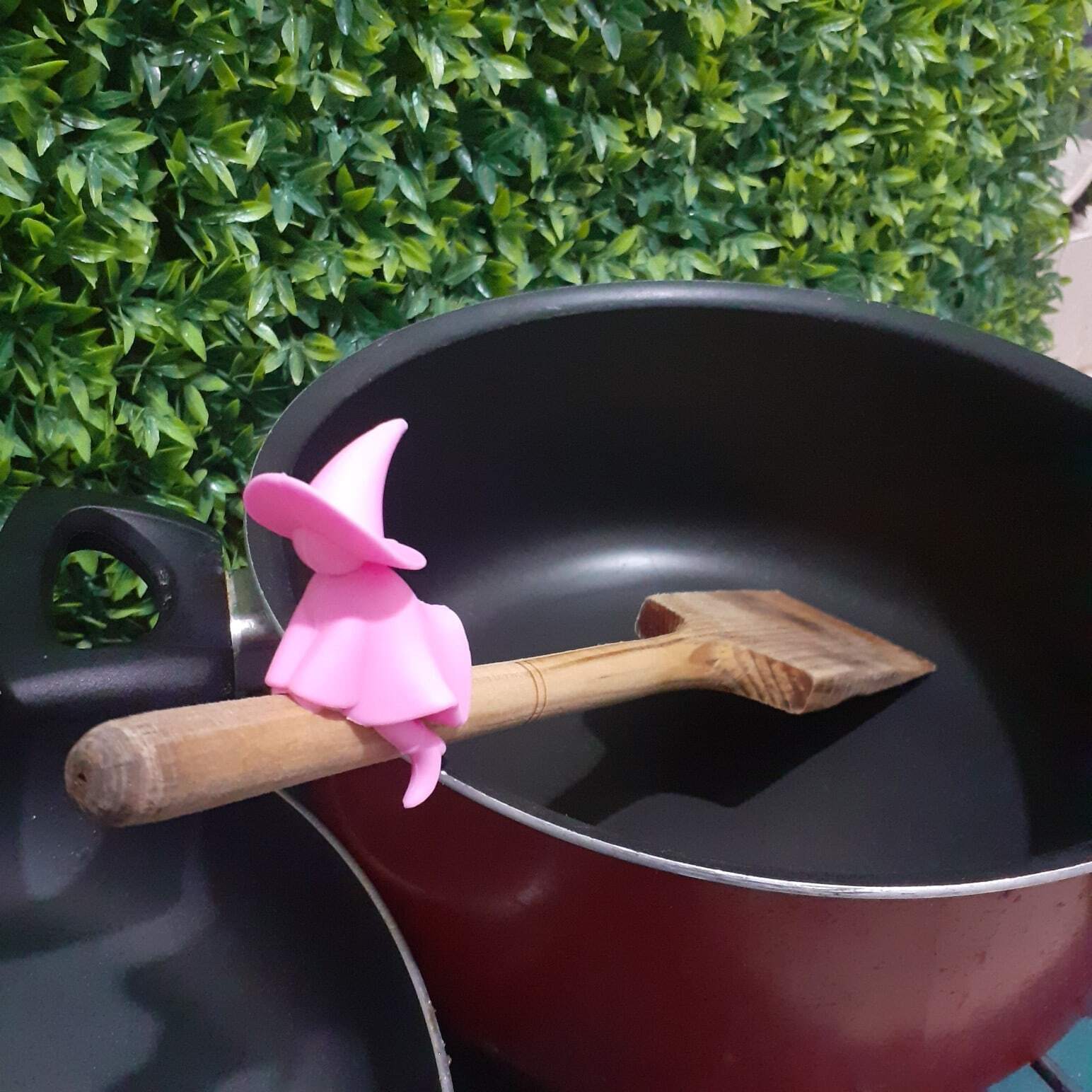 Witch Pot Lid Holder, Witch Spoon holder and steam releaser - Medaid International