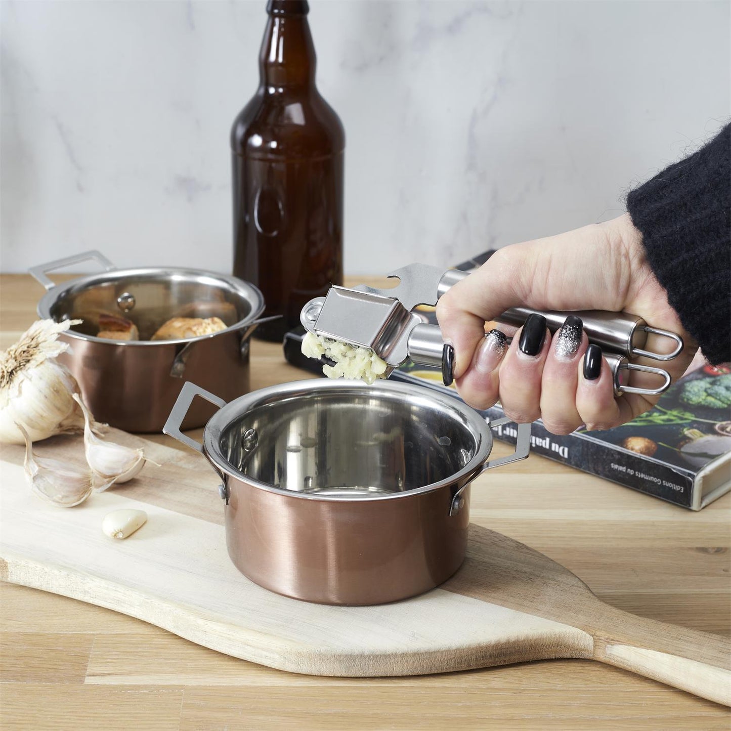 2 in 1 STAINLESS STEEL GARLIC PRESS + BOTTLE OPENER
