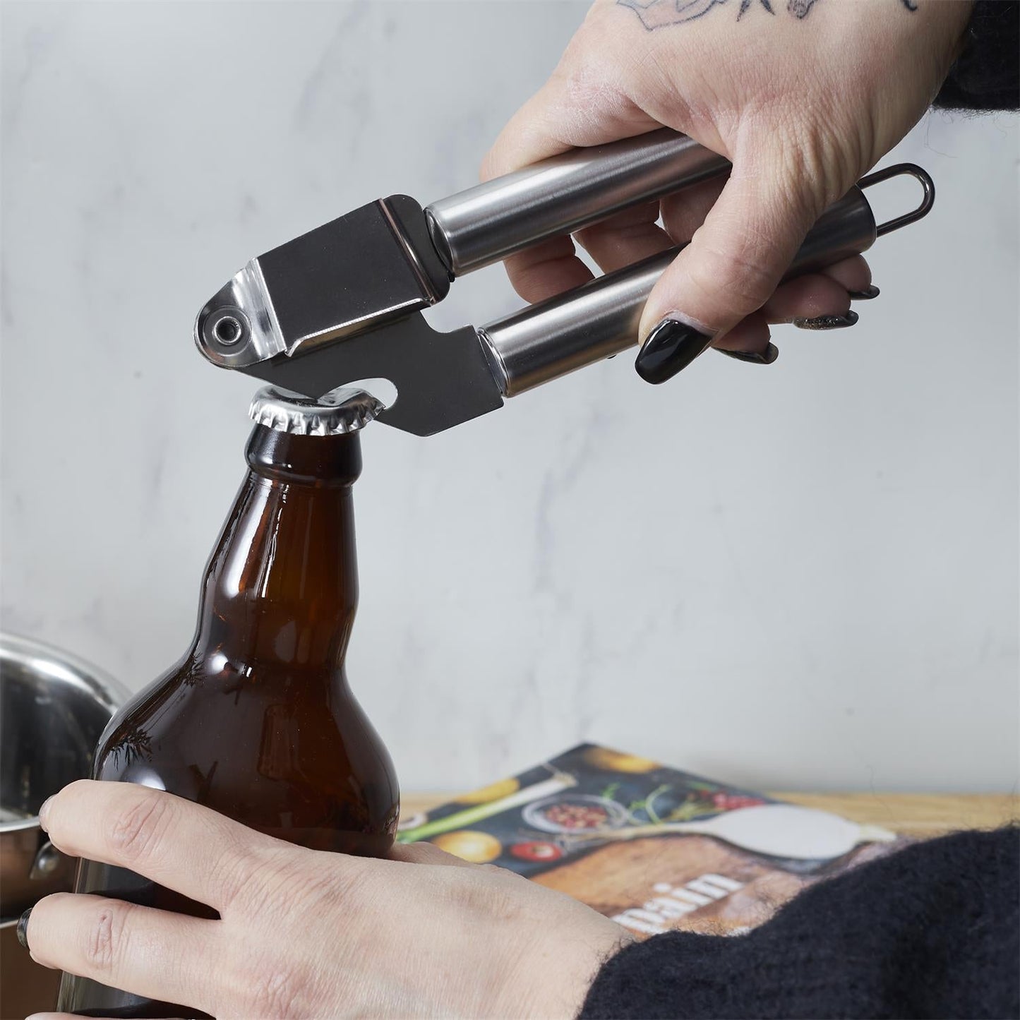 2 in 1 STAINLESS STEEL GARLIC PRESS + BOTTLE OPENER