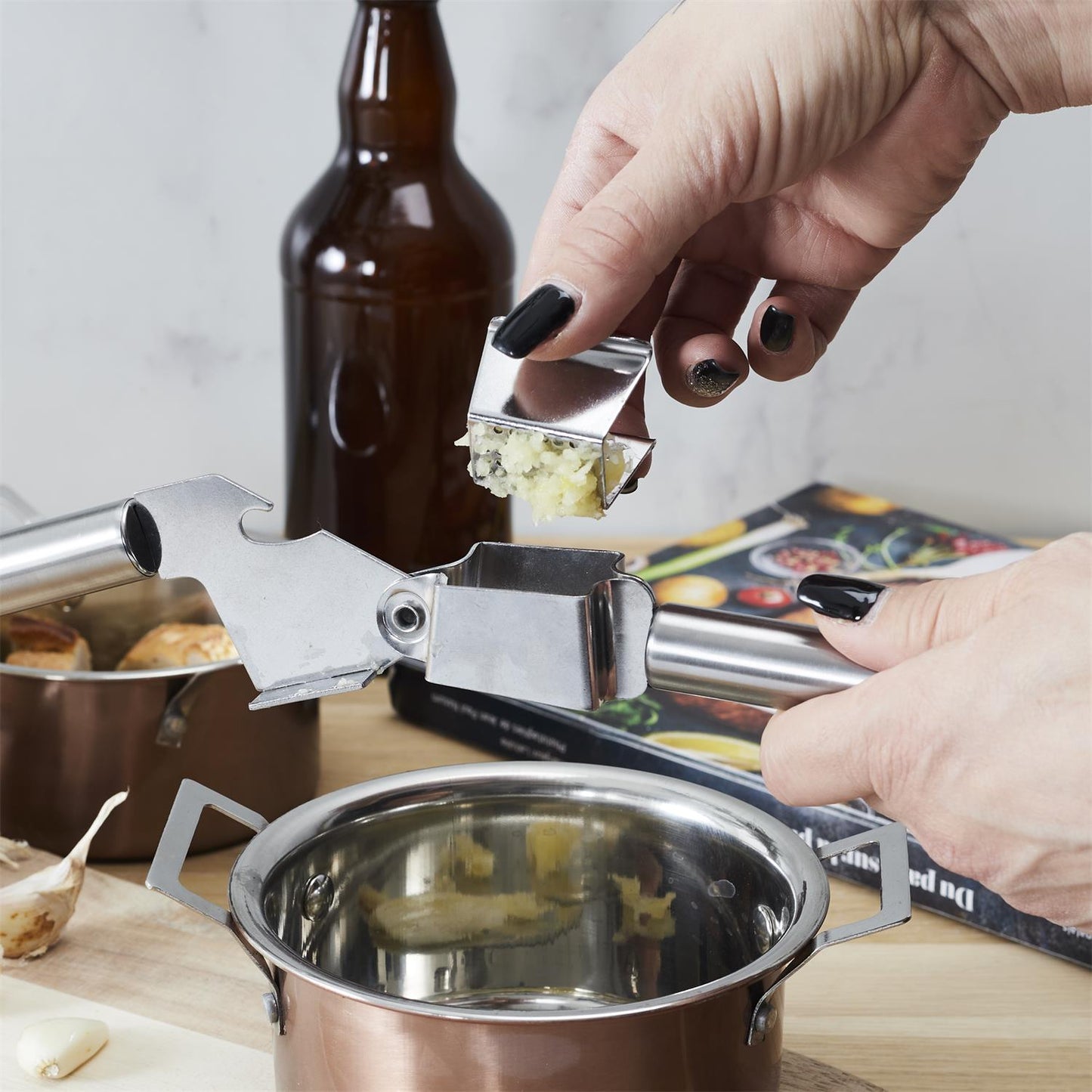 2 in 1 STAINLESS STEEL GARLIC PRESS + BOTTLE OPENER