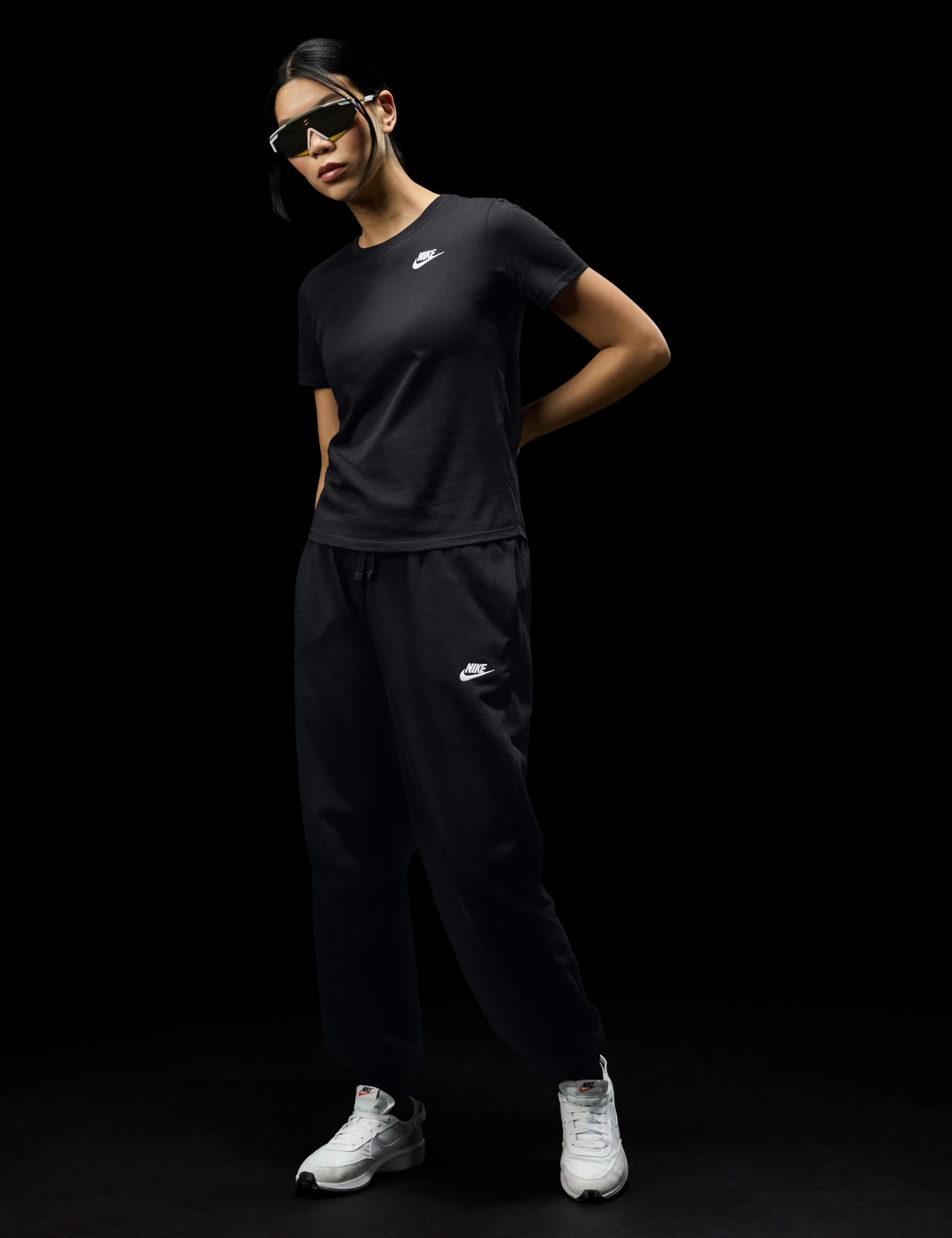 Nike Women's Sportswear Club Essentials T-Shirt, Black/White, Medium - Medaid International