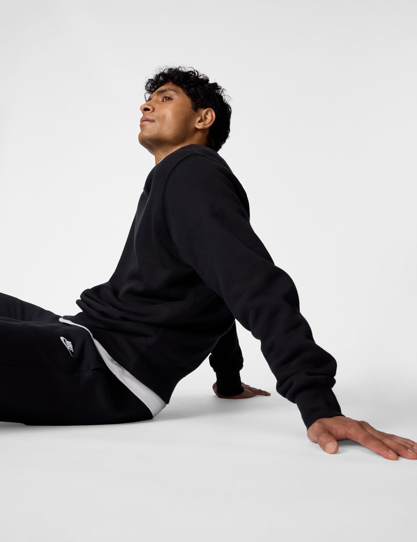 Nike Men's Club Fleece Crew Sweatshirt, Black/White, Medium - Medaid International