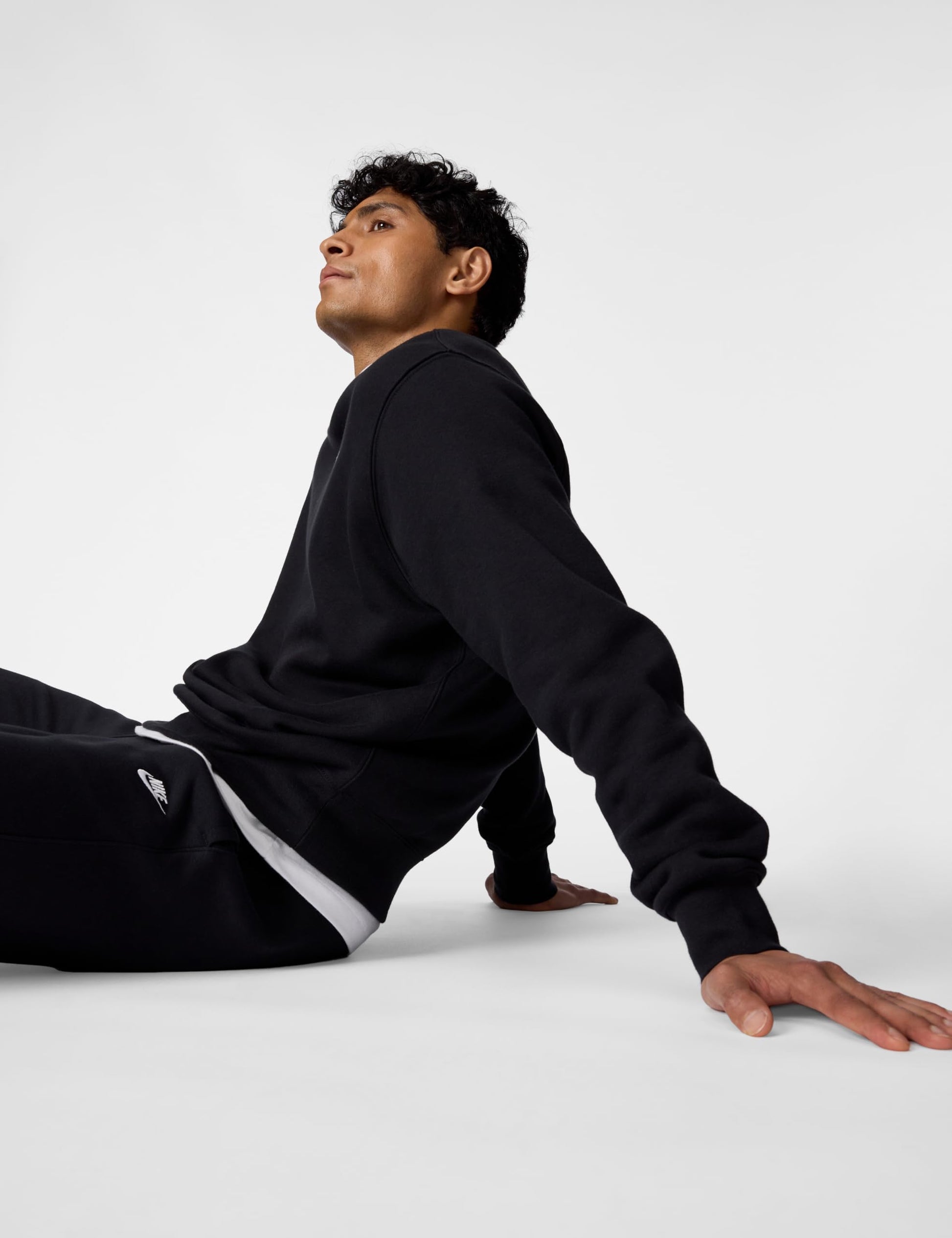 Nike Men's Club Fleece Crew Sweatshirt, Black/White, Medium - Medaid International