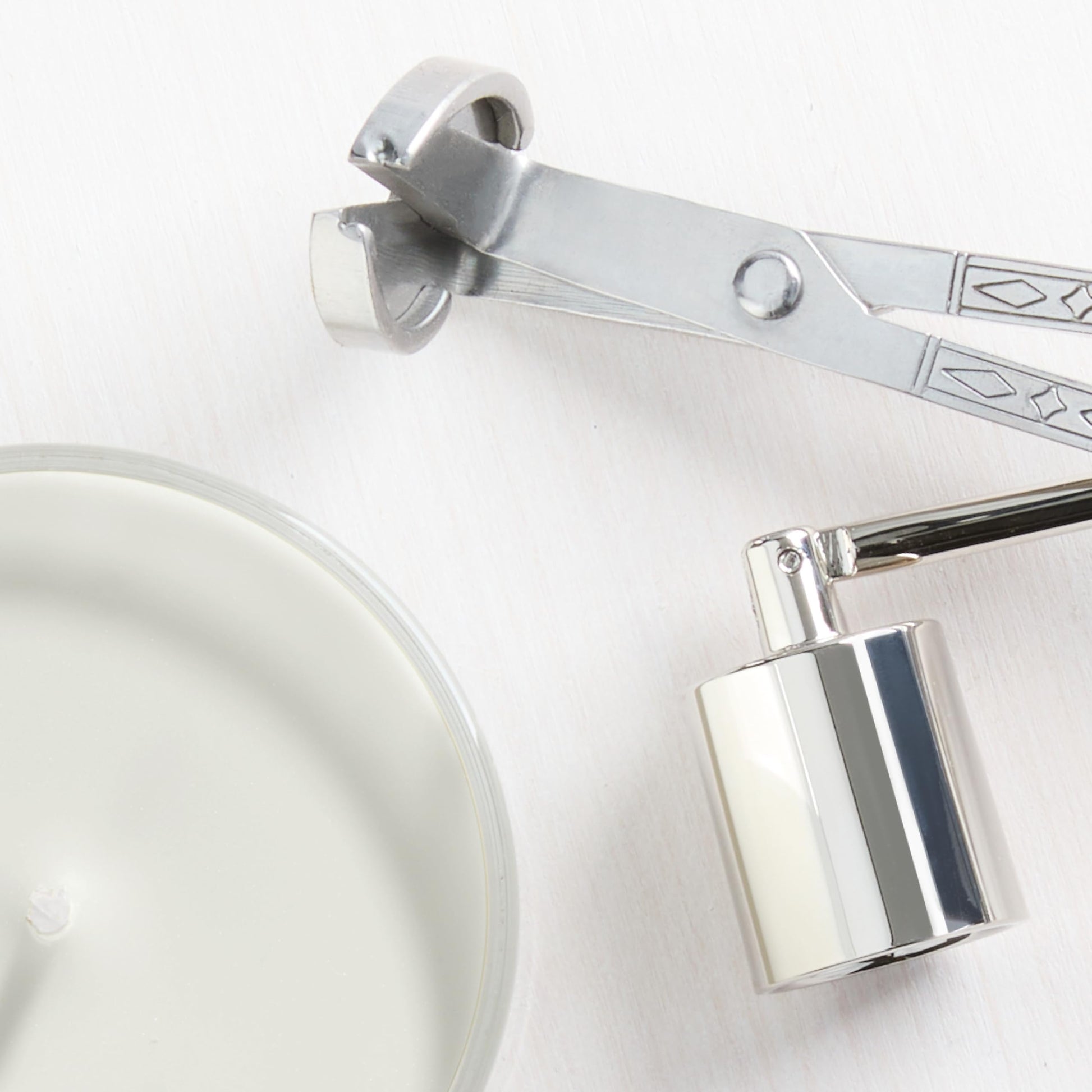 Yankee Candle, Silver Birch Fall Scented Candle, 22oz Large Jar with up to 150 Hour Burn Time - Medaid International