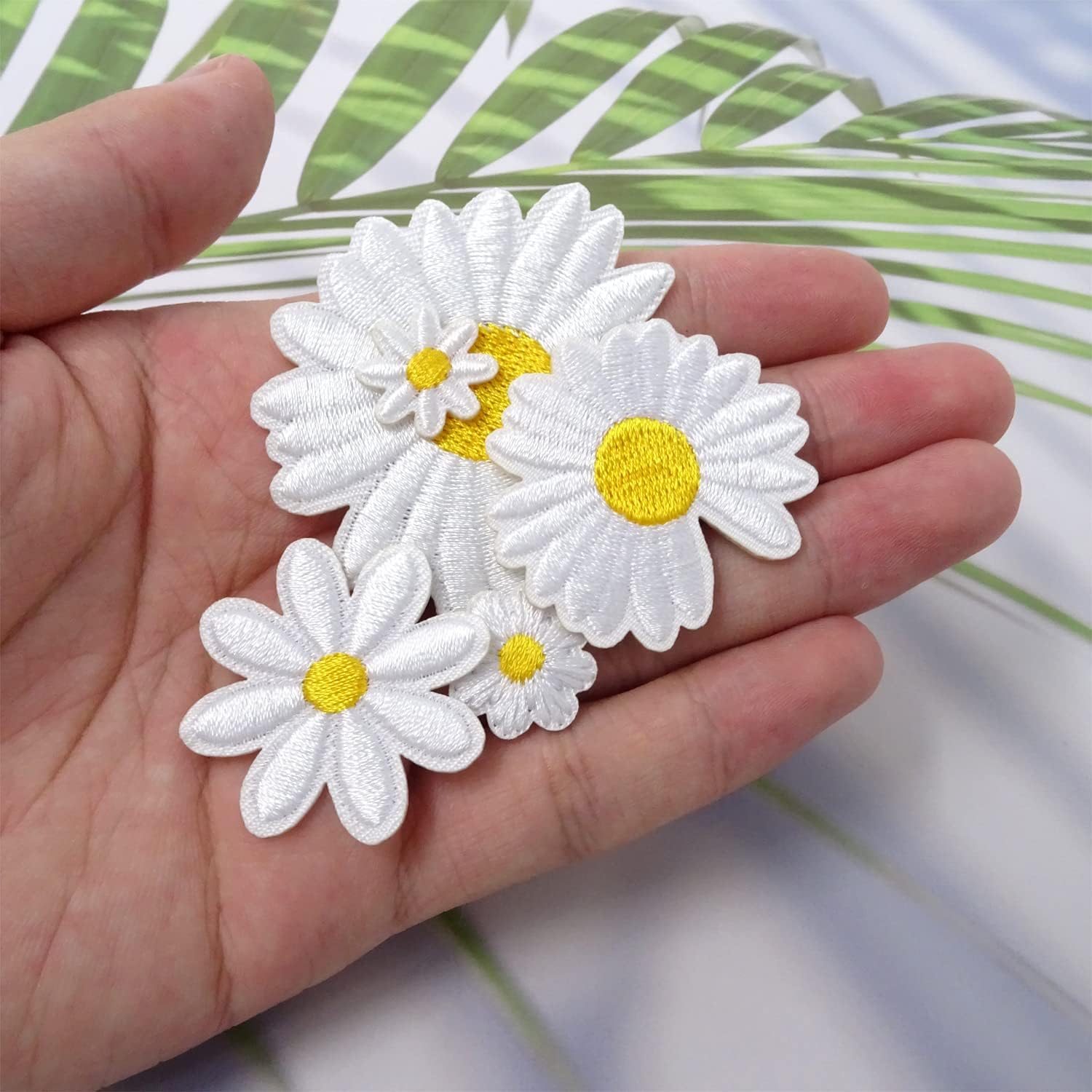 30PCS Sweet Daisy Flower Iron On Sew On Patches Cute Flower Embroidered Appliques for Clothes Hat Bag Jean Decoration and DIY Crafts Making, 5 Sizes - Medaid International
