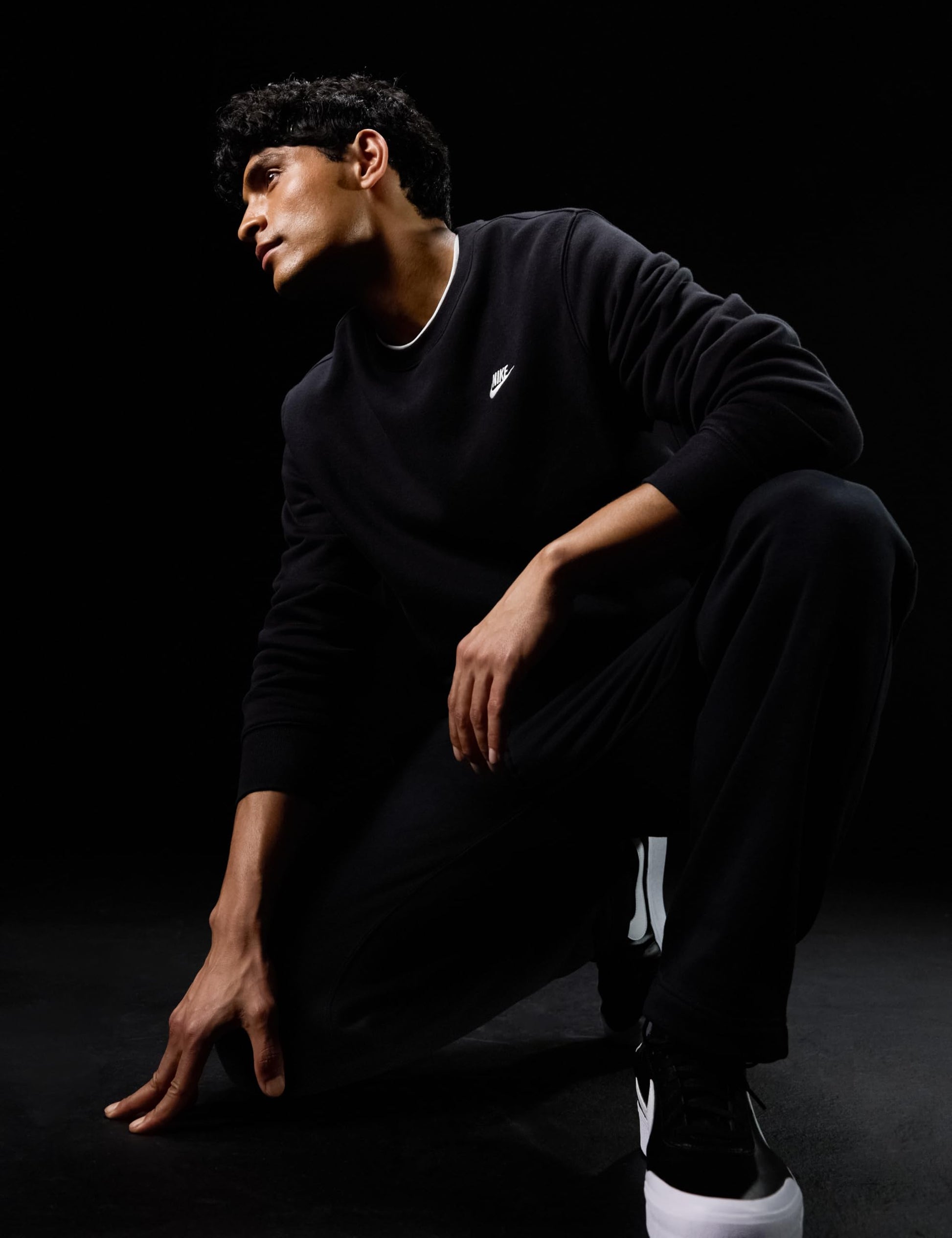 Nike Men's Club Fleece Crew Sweatshirt, Black/White, Medium - Medaid International