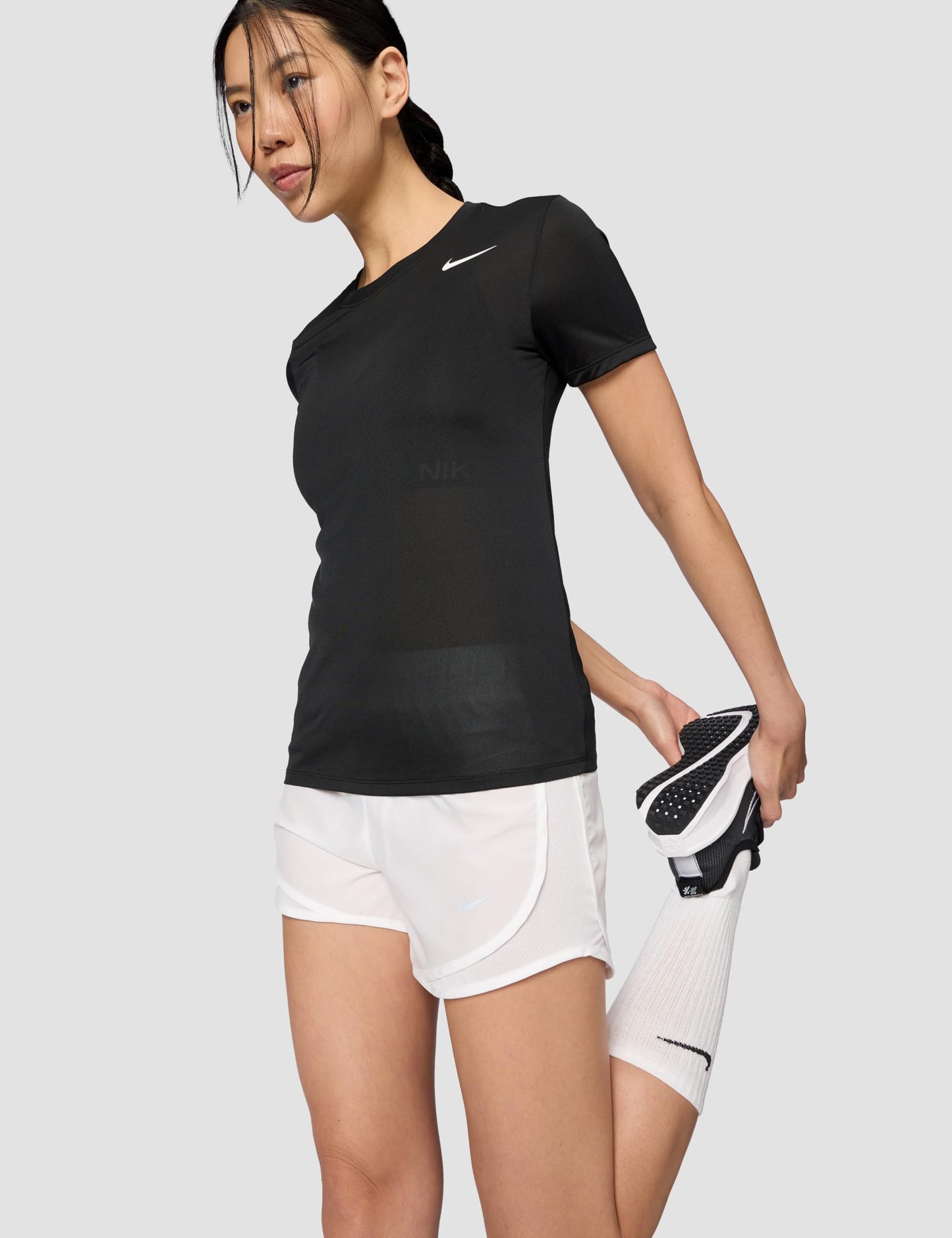 Nike Women's Dri-Fit Legend T-Shirt, Black/White, Medium - Medaid International