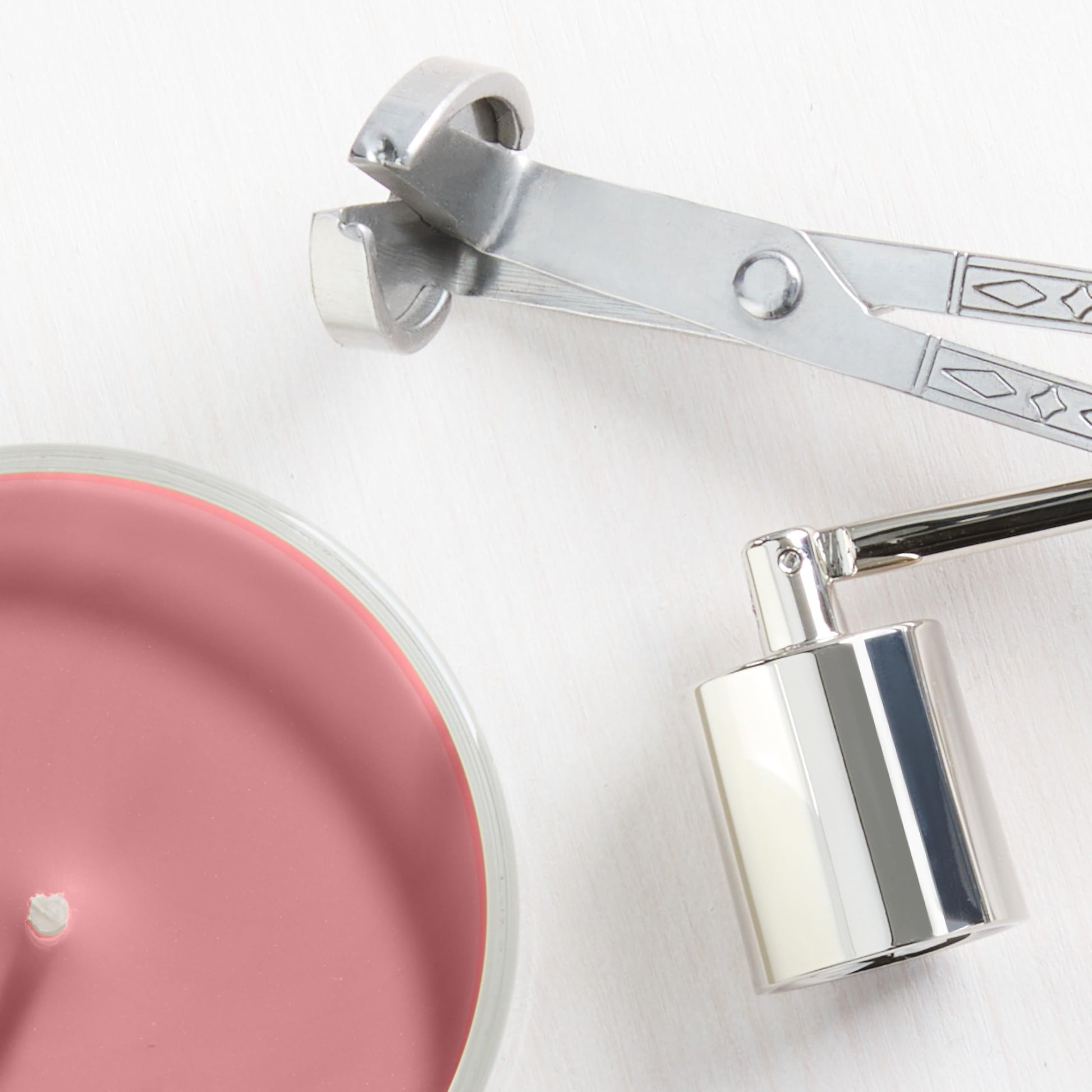 Yankee Candle Large Tumbler Scented Candle with up to 80 Hour Burn Time, Premium Plant Wax Blend for Consistent Burn, 20 oz Tumbler Candle with Room Filling Fragrance, Home Sweet Home - Medaid International