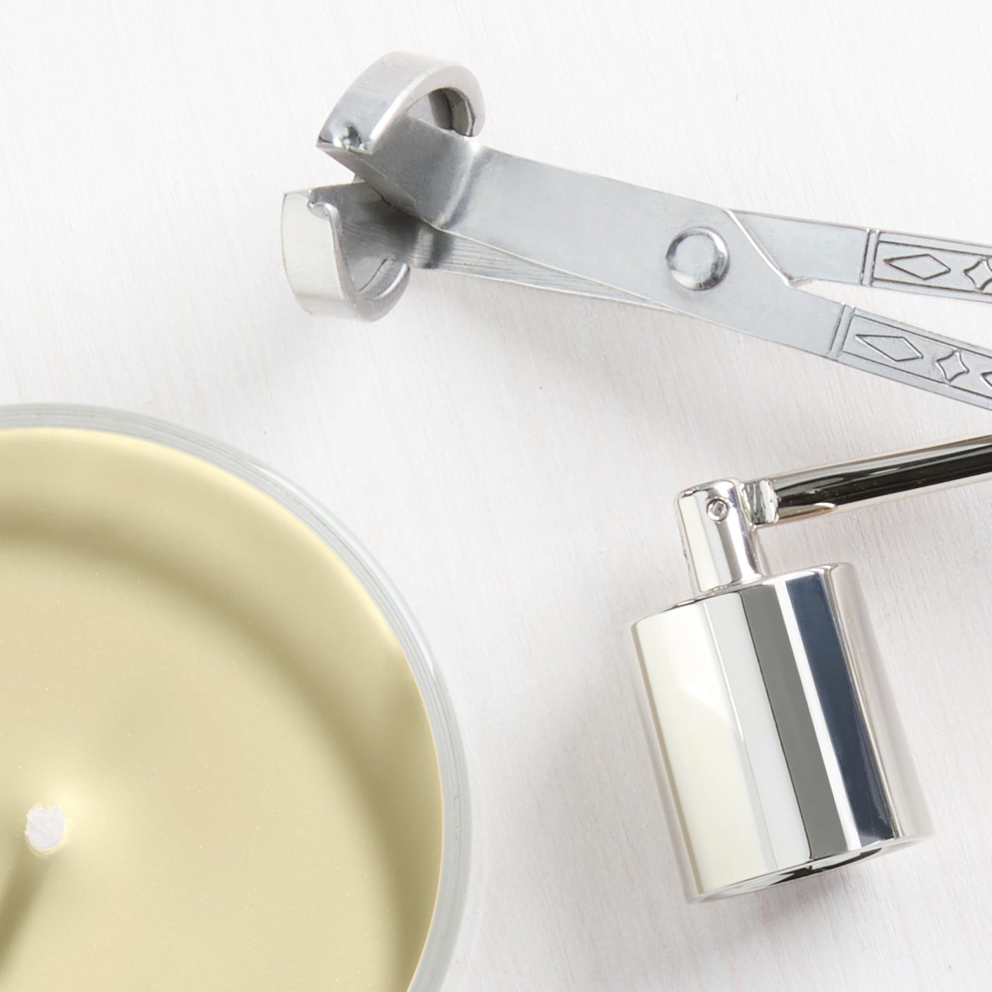 Yankee Candle French Vanilla Scented Candle, 22oz Large Jar with up to 150 Hour Burn Time, Giftable, Holidays - Medaid International