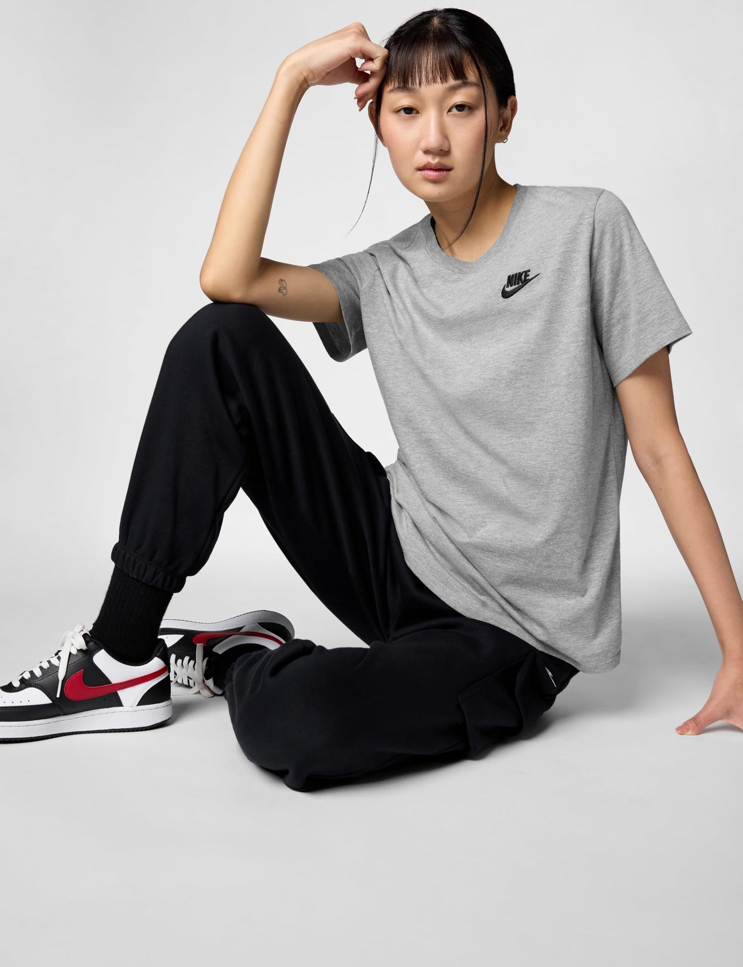 Nike Women's Sportswear Club Essentials T-Shirt, Dark Grey Heather/Black, X-Small - Medaid International