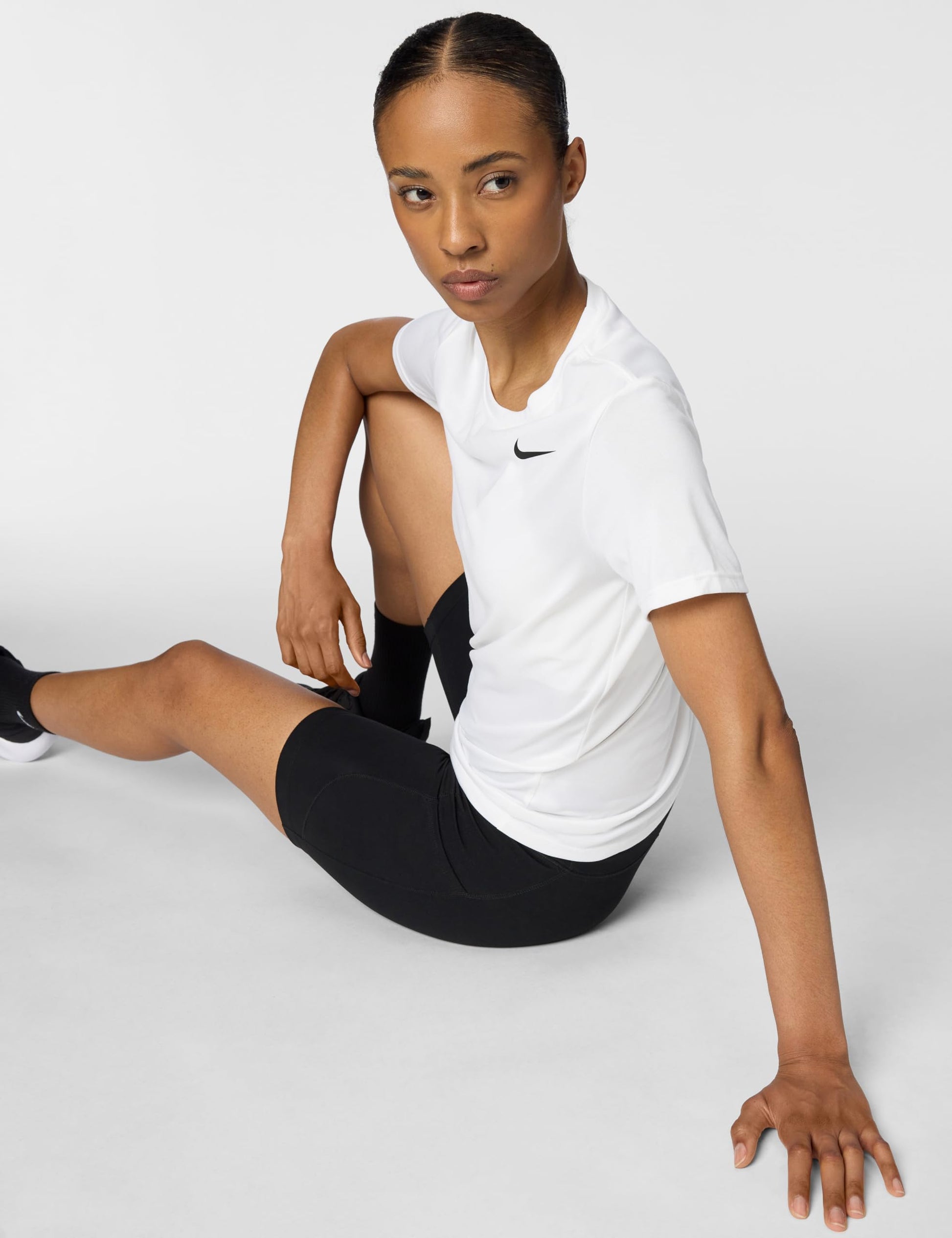 Nike Women's Dri-Fit Legend T-Shirt, White/Black, Medium - Medaid International