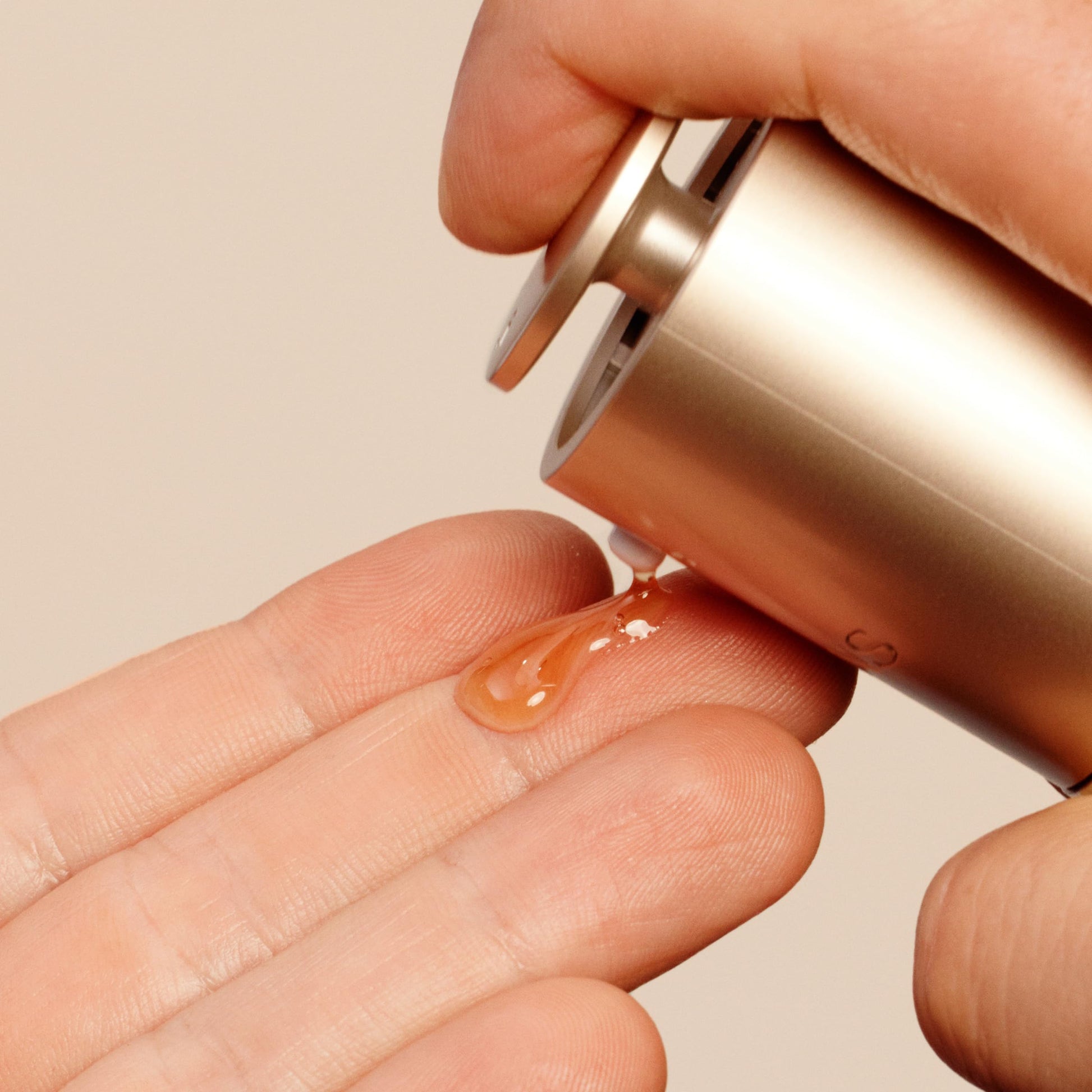 Clarins DOUBLE SERUM LIGHT TEXTURE | Anti Aging Serum | Visibly Firms, Smoothes, Boosts Radiance and Refines Pores | 24H Hydration | Great for Combination to Oily Skin and Humid Climates, 1.7 Fl oz - Medaid International