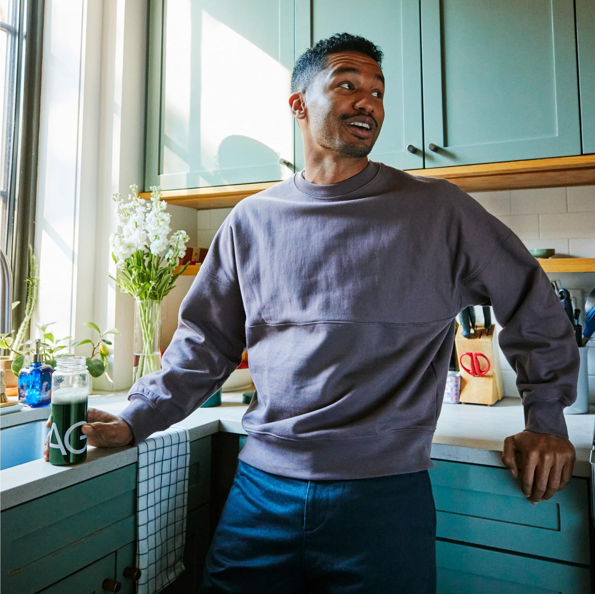 AG1 Greens Powder Supplement | Improve Gut Health | Multivitamin, Probiotic, Gluten Free, Vegan and Keto Friendly | Shaker & Scoop Included | 75 Vitamins (Athletic Greens), Classic Formula - Medaid International