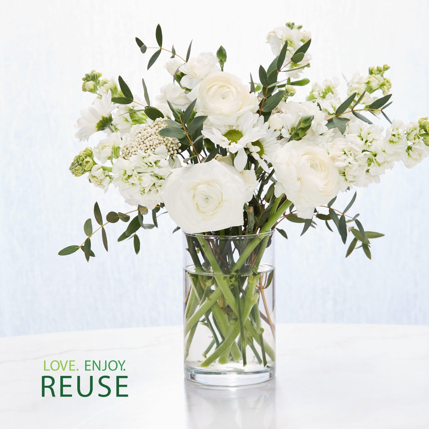 Yankee Candle Large Tumbler Scented Candle with up to 80 Hour Burn Time, Premium Plant Wax Blend for Consistent Burn, 20 oz Tumbler Candle with Room Filling Fragrance, Lilac Blossoms - Medaid International