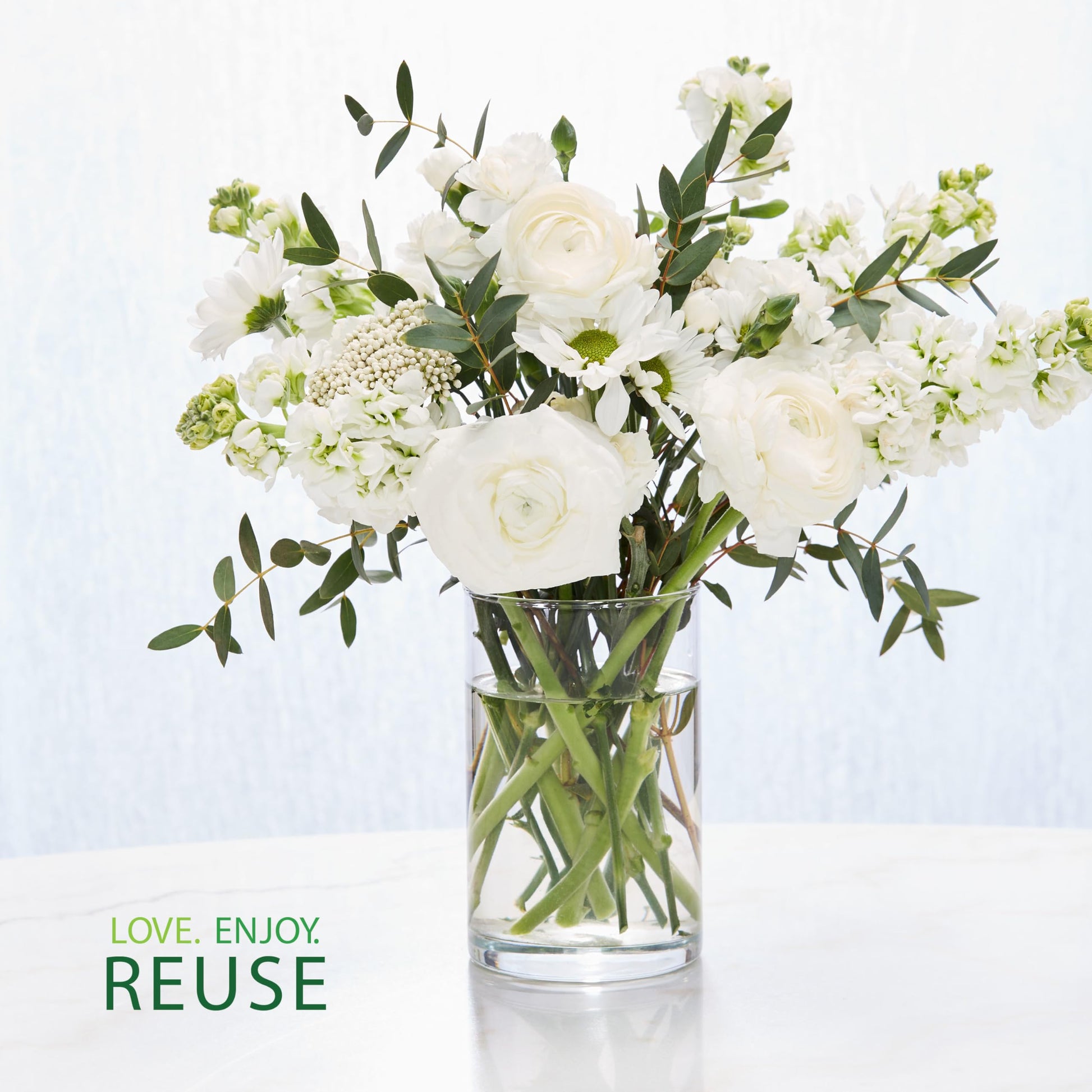 Yankee Candle Large Tumbler Scented Candle with up to 80 Hour Burn Time, Premium Plant Wax Blend for Consistent Burn, 20 oz Tumbler Candle with Room Filling Fragrance, Lilac Blossoms - Medaid International