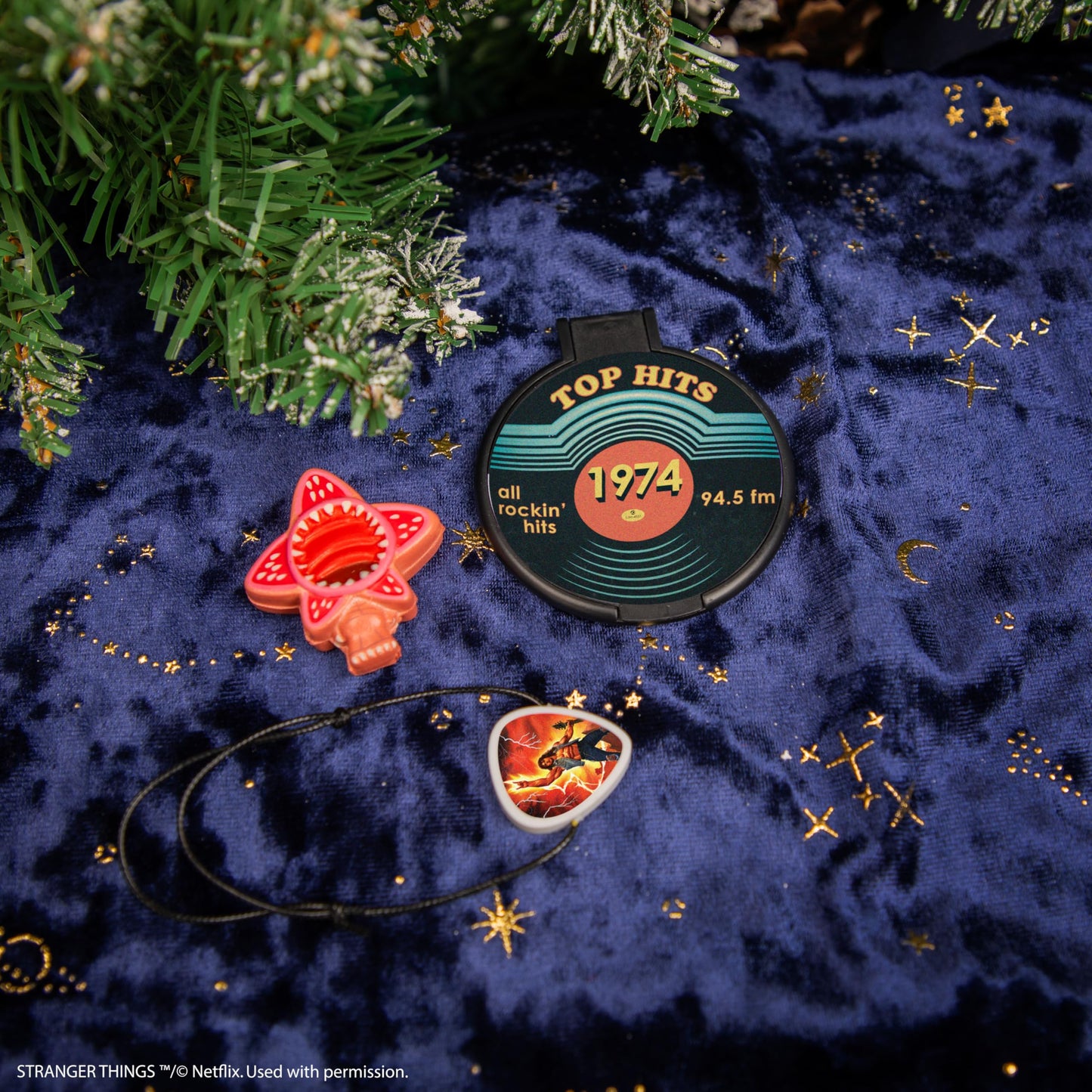 STRANGER THINGS - Advent Calendar 2025-24 Exclusive Gifts & Accessories from the Upside Down - Inspired by the Characters & Locations - For the Christmas Countdown - Official License - Cinereplicas - Medaid International