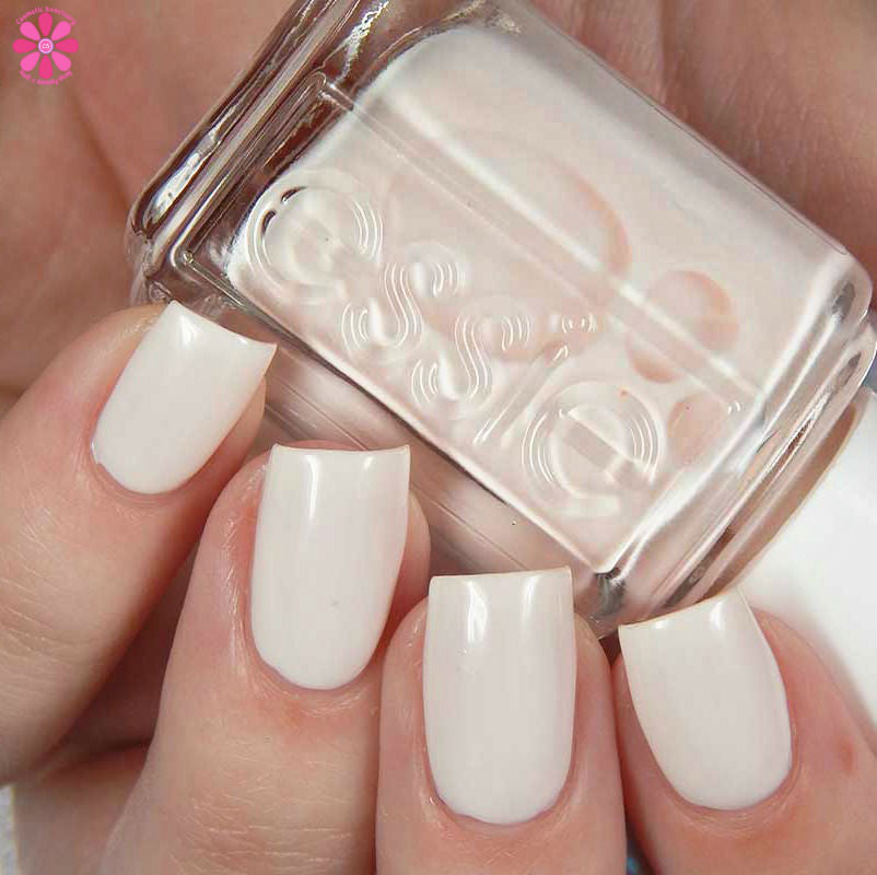 ESSIE TREAT LOVE & COLOR - 22 IN A BLUSH - Medaid International