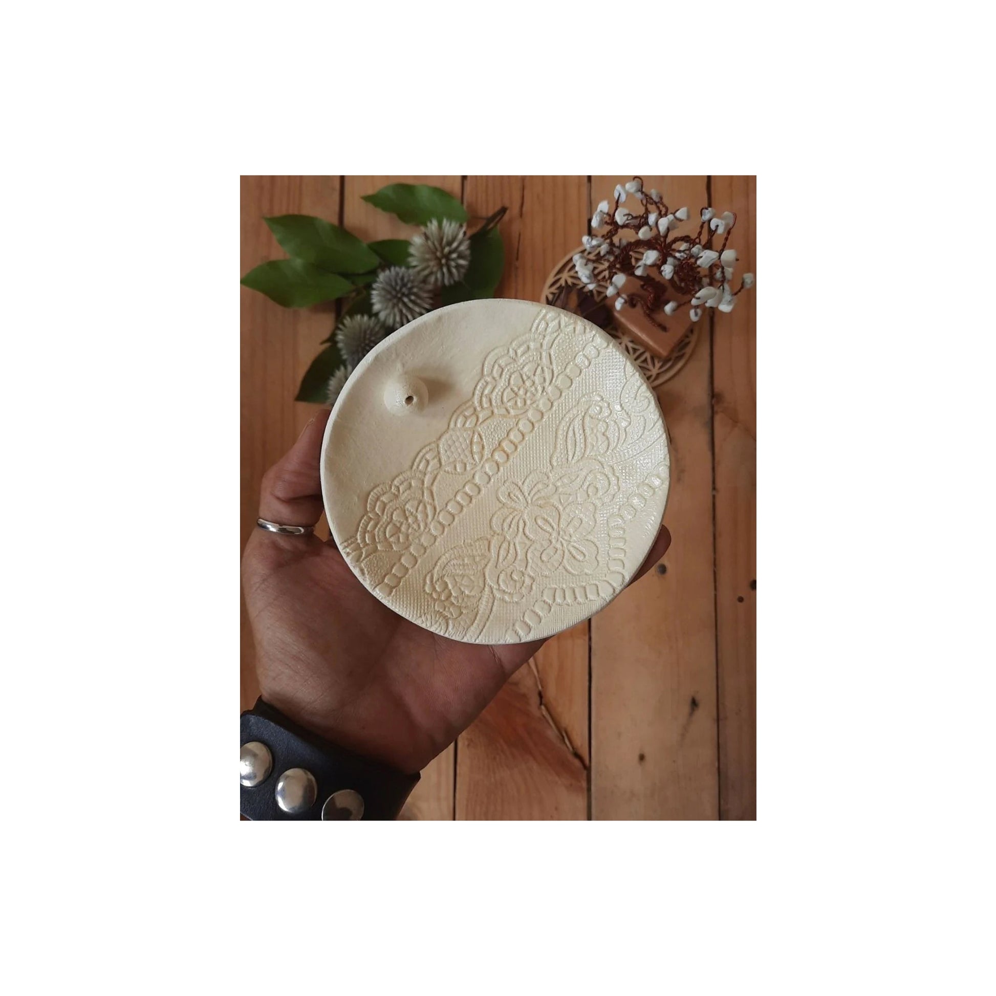 CLAY INCENSE HOLDERS - OFF WHITE I - Medaid International