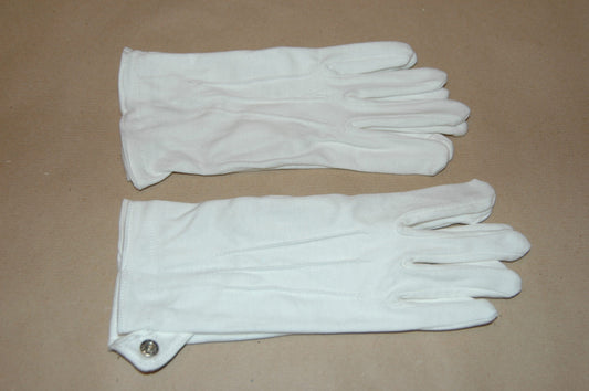 Reduced sensitivity simulation gloves
