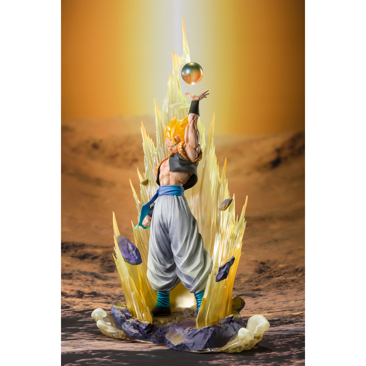 Dragon Ball Super Saiyan GOGETA FIGUARTS ZER By Bandai Tamashii - Medaid International