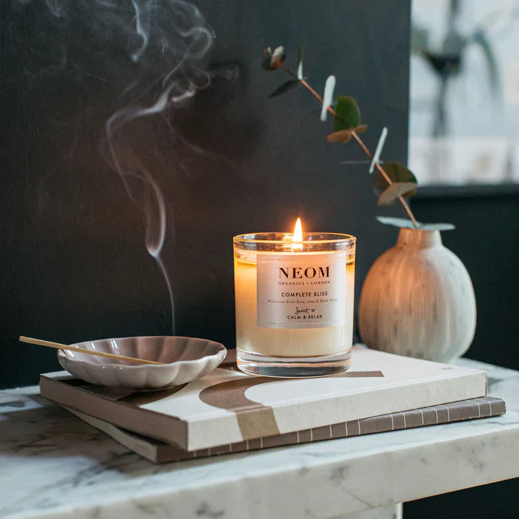 neom-perfect-nights-sleep-scented-candle-185-g - Medaid