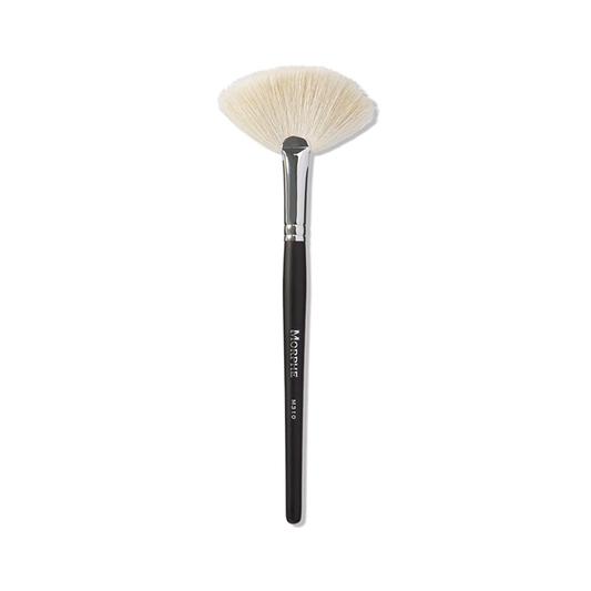 M310 - Large Soft Fan Highlighter Brush - Medaid