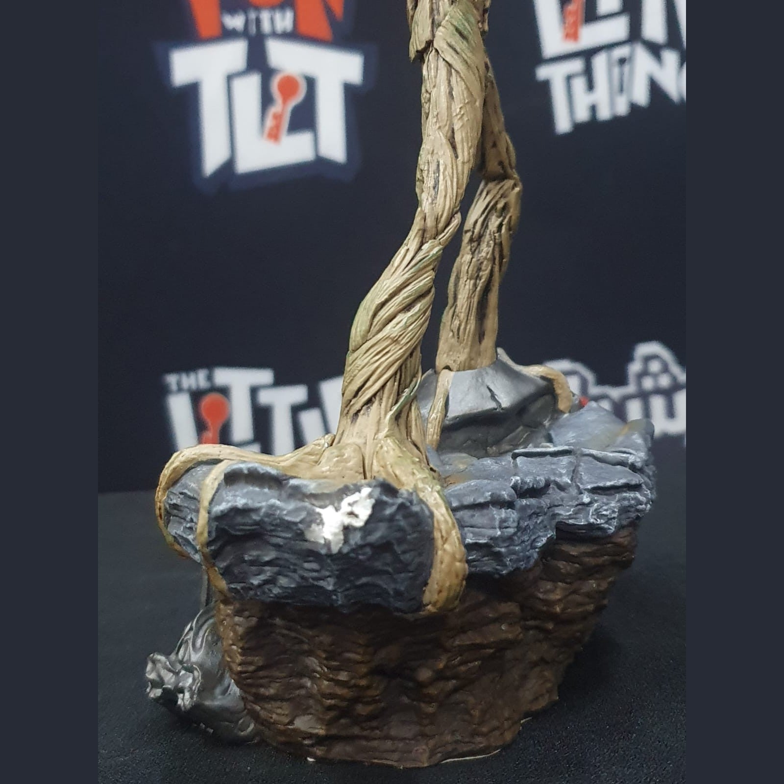 Iron Studios : Marvel - Groot [DAMAGED BASE OF THE FIGURE] - Medaid International