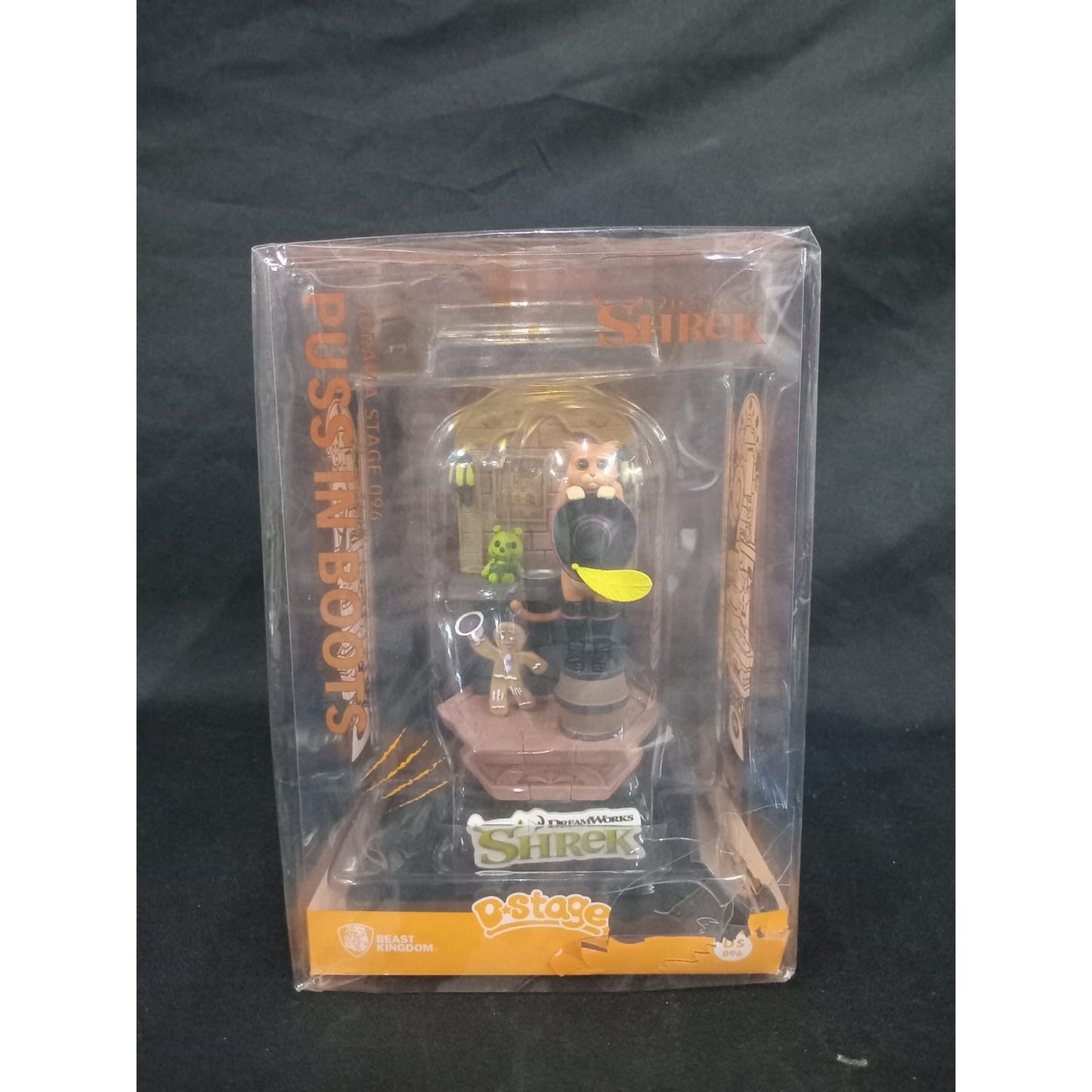 Disney Puss In Boots Diorama Stage by Beast Kingdom (Diorama Stage-096) [Damaged Box] - Medaid International