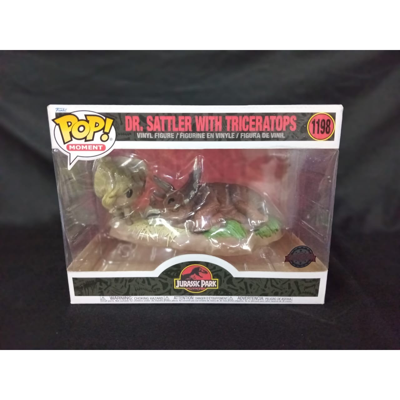 Funko Moment : Jurassic Park - Dr. Sattler & Triceratop [Damaged Box] - Medaid International
