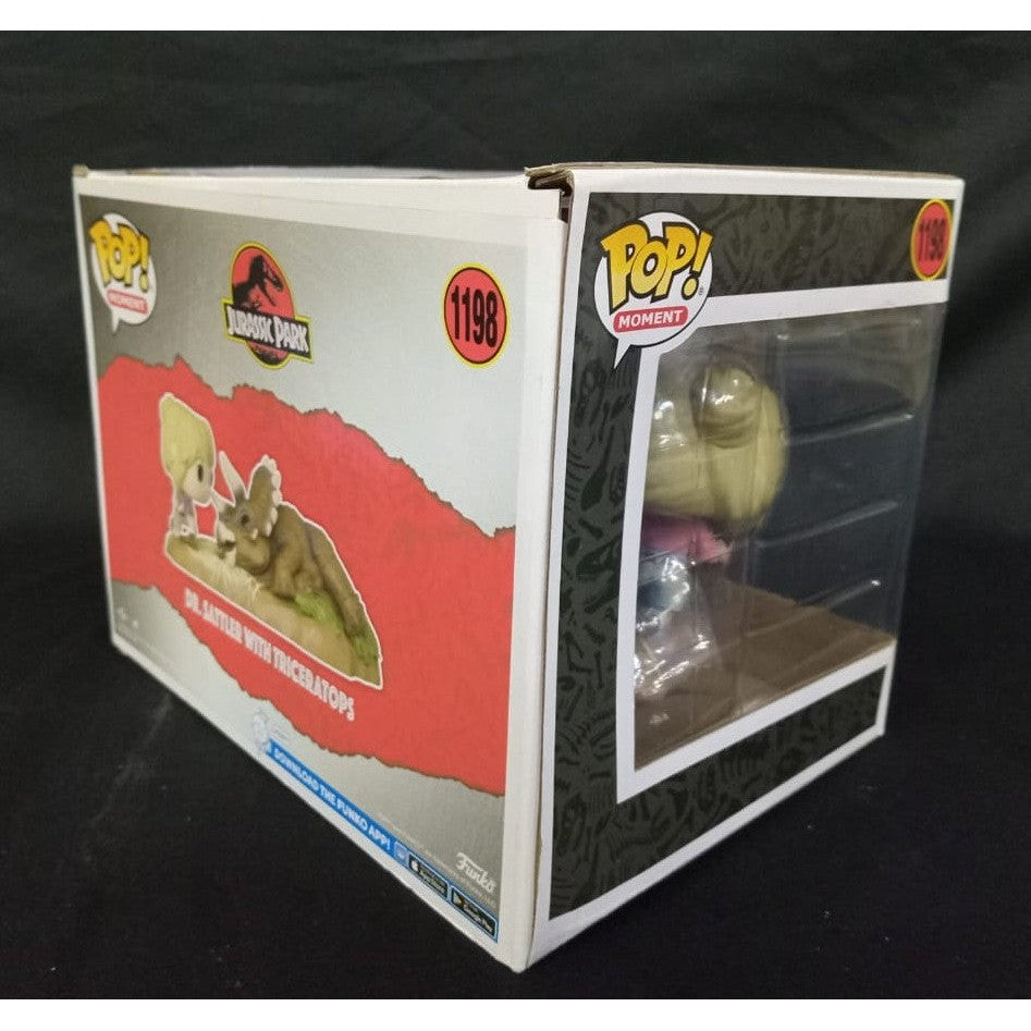 Funko Moment : Jurassic Park - Dr. Sattler & Triceratop [Damaged Box] - Medaid International