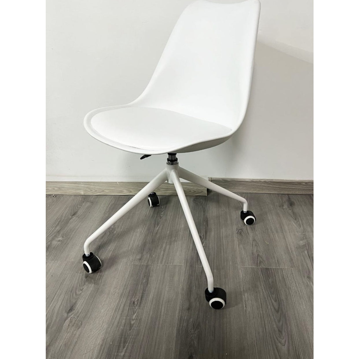 Aura - Office Desk Chair - Medaid - Lebanon