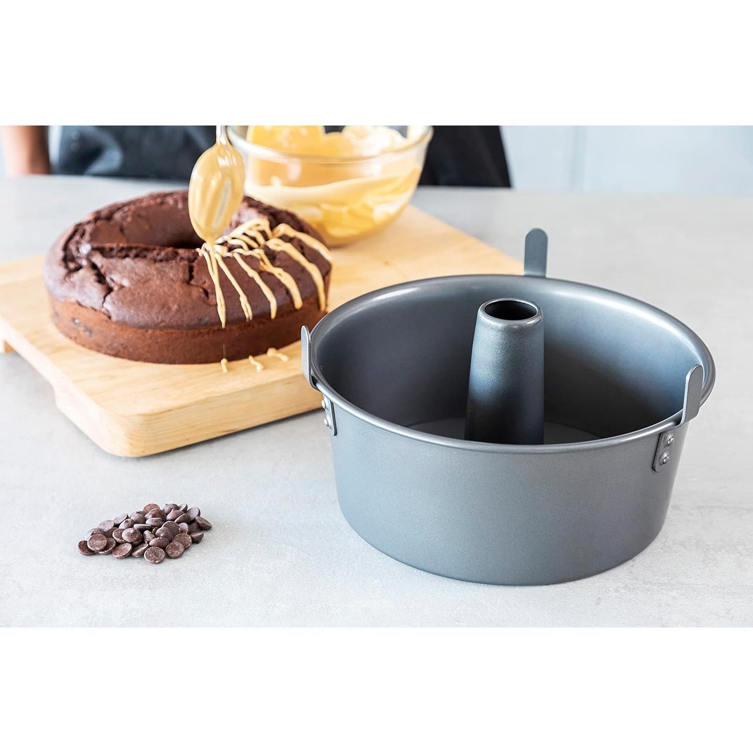 Chicago Metallic Professional Non-Stick Cake - Medaid International