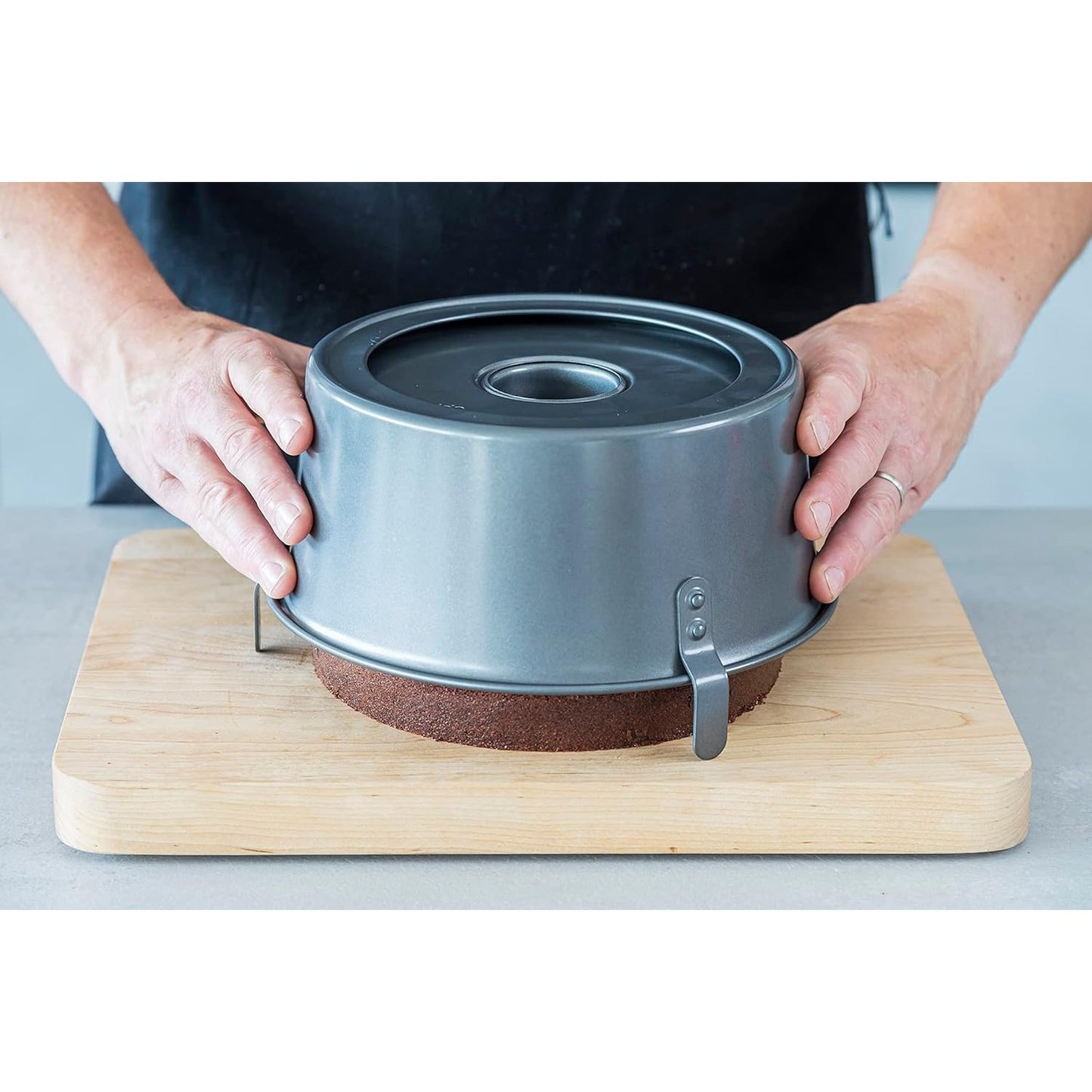 Chicago Metallic Professional Non-Stick Cake - Medaid International