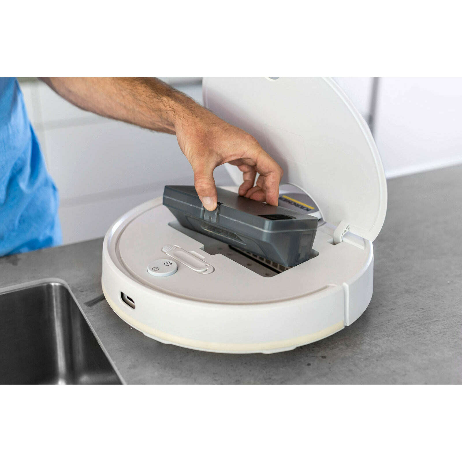 Robot Cleaner With Wiping Function RCV 3 - Medaid International